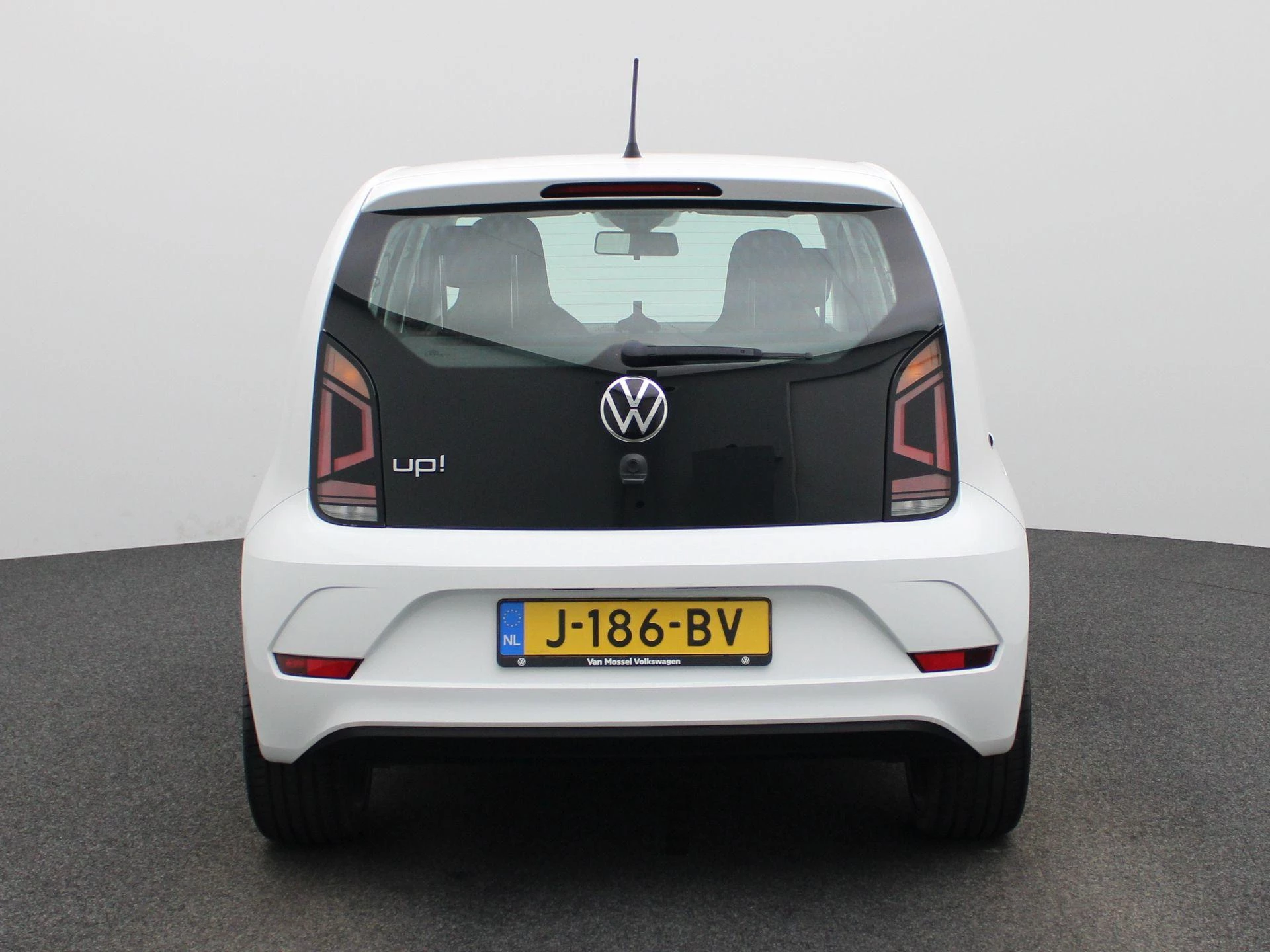 Volkswagen-up!-image-4