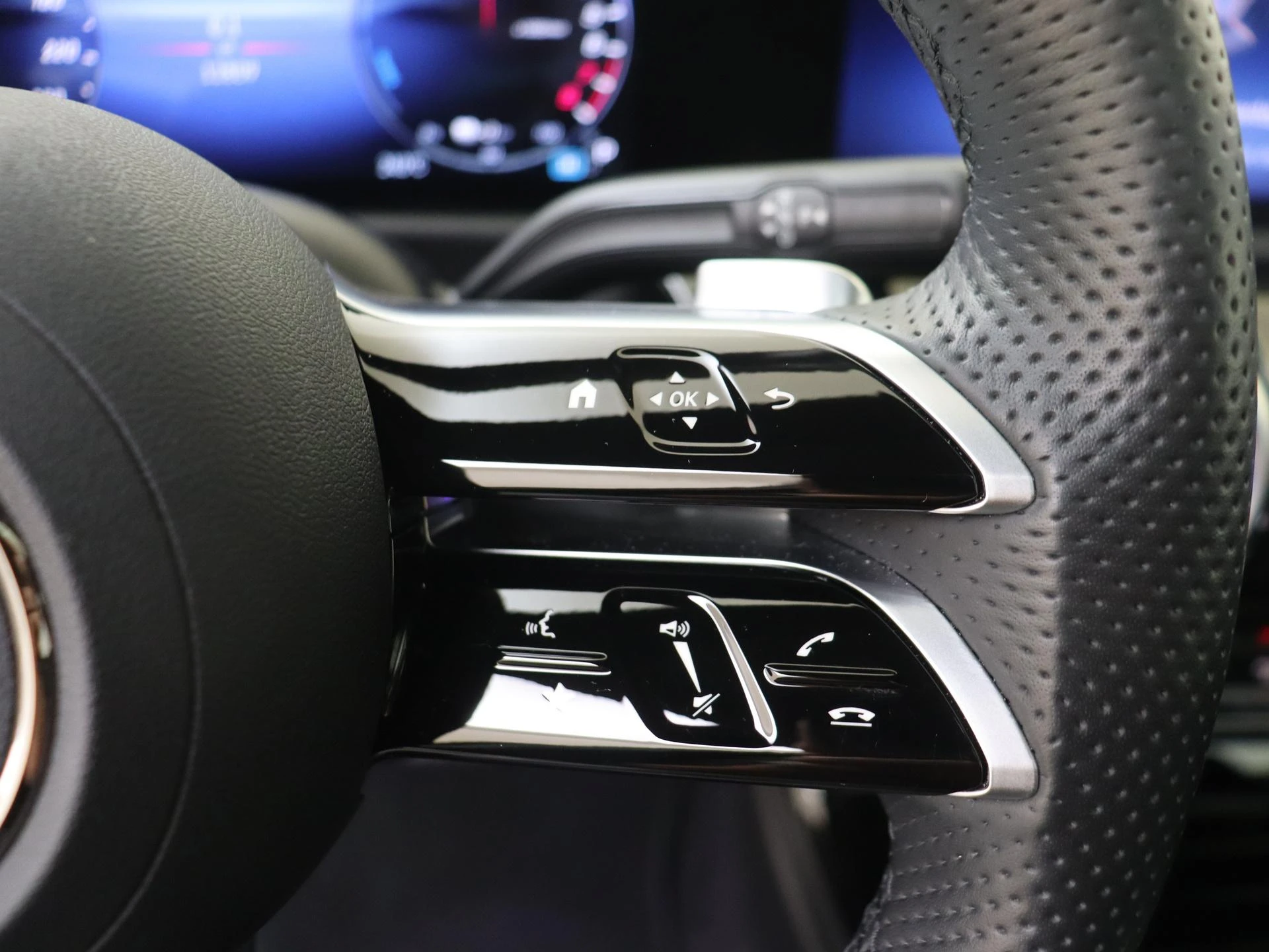 Mercedes-Benz-A-Klasse-image-12