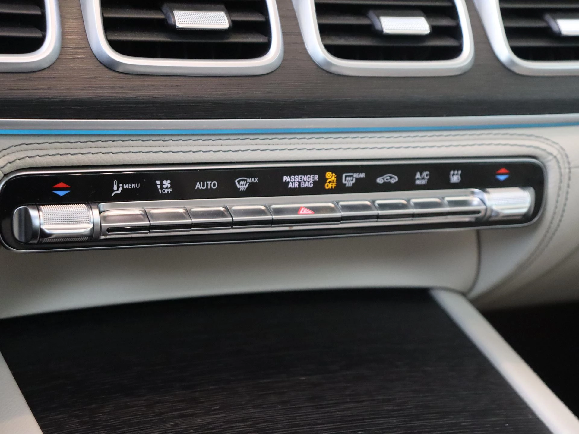 Mercedes-Benz-GLE-image-23