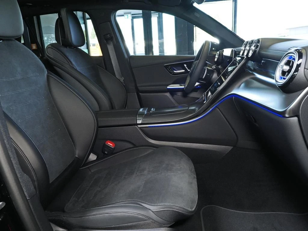 Mercedes-Benz-GLC 300 de-image-13