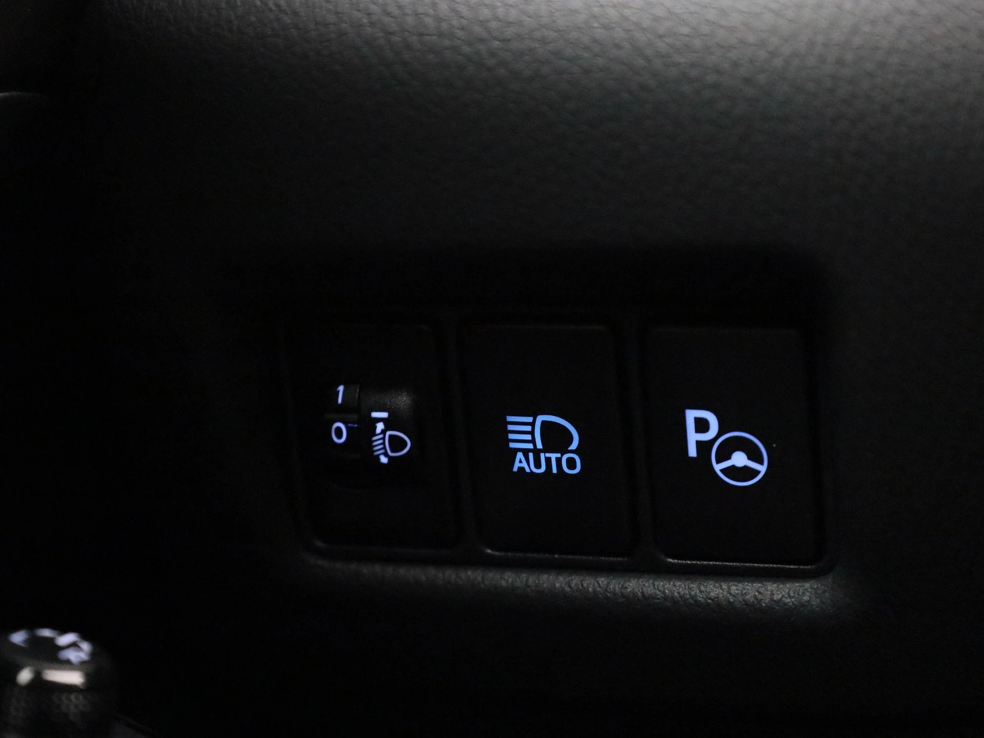 Toyota-C-HR-image-27