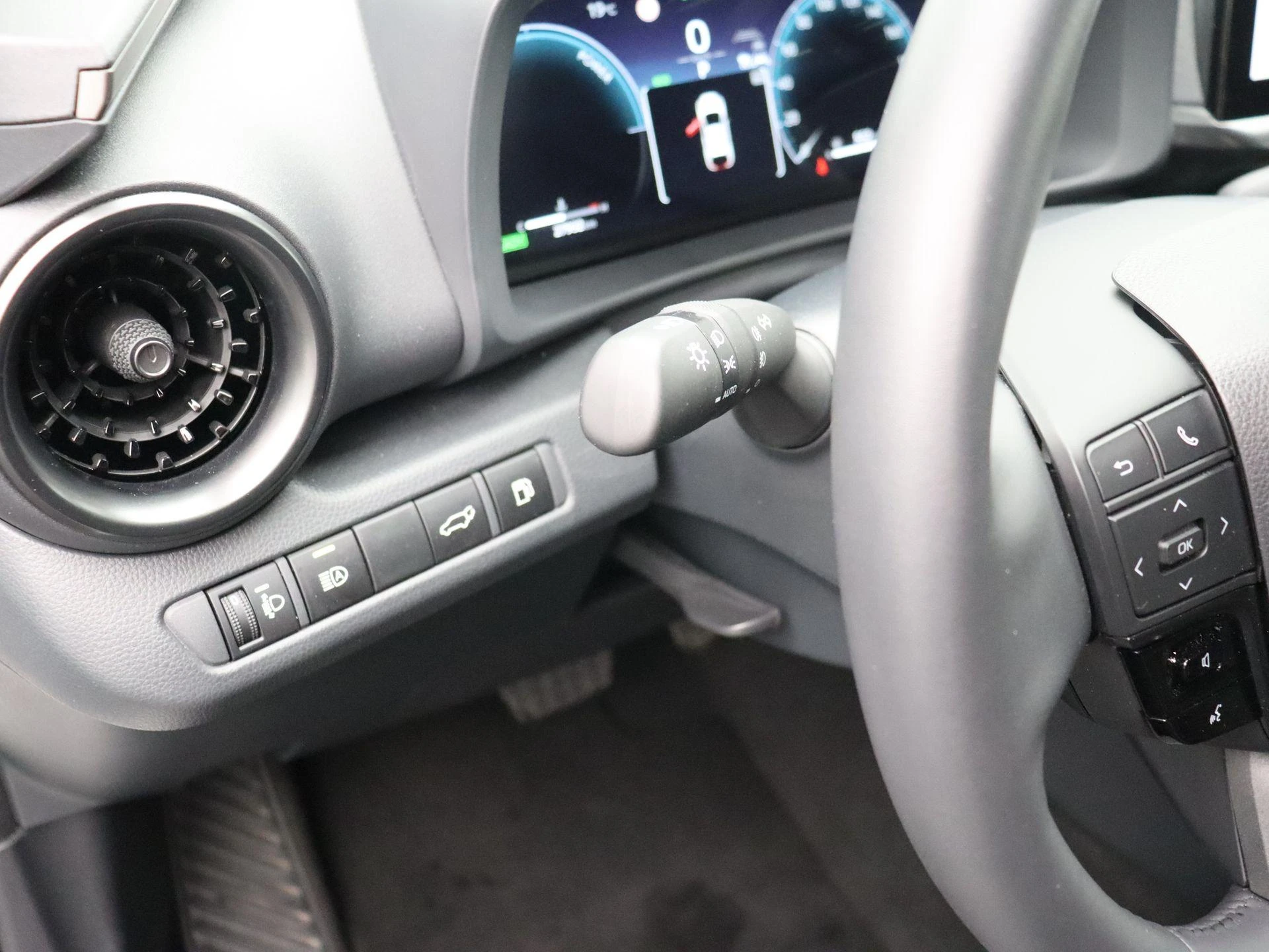 Toyota-C-HR-image-8