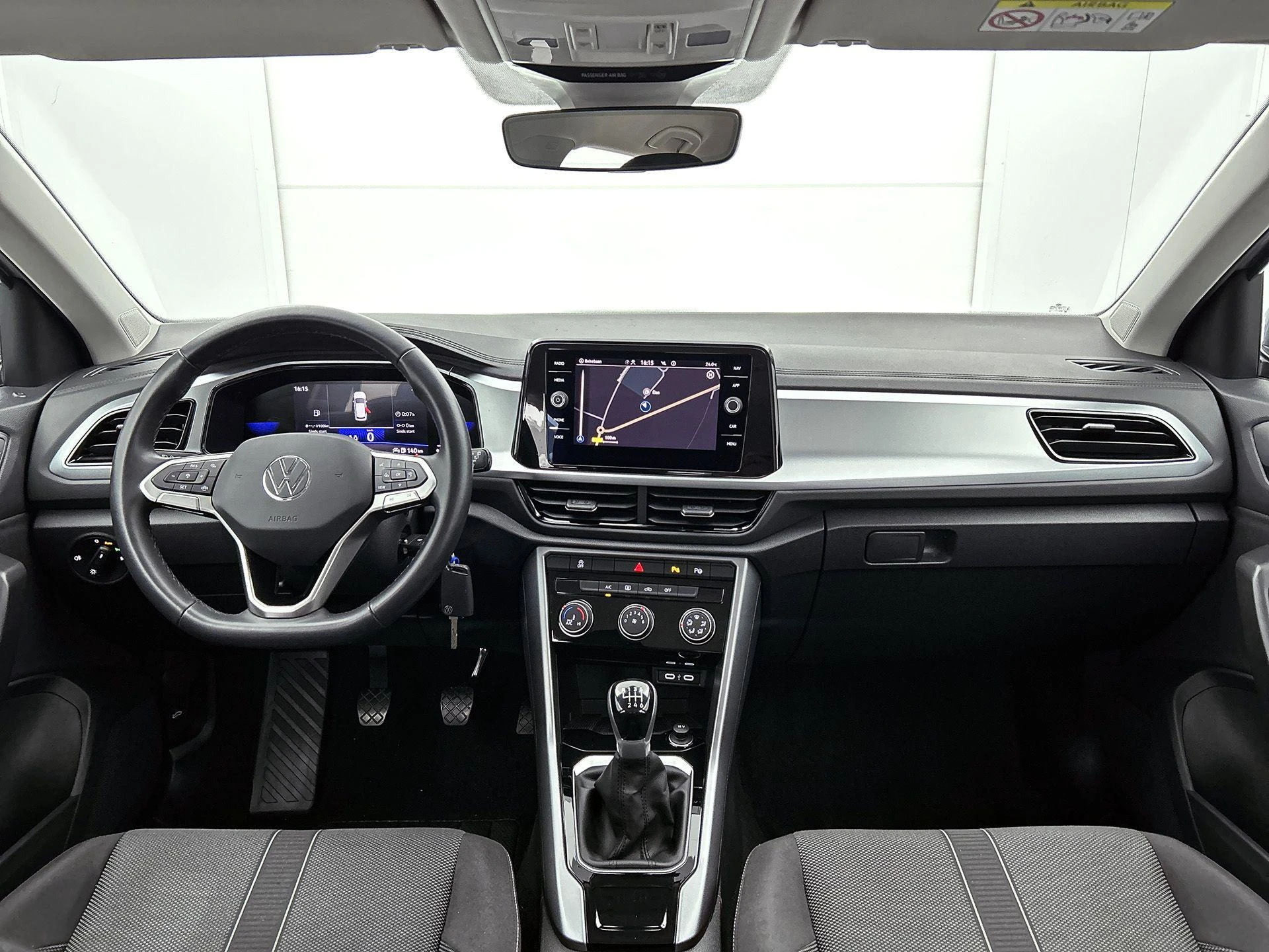 Volkswagen-T-Roc-image-21