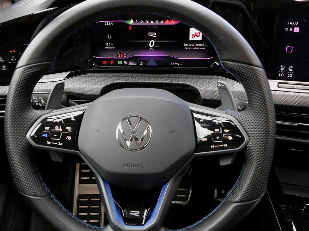 Volkswagen-Golf-image-14