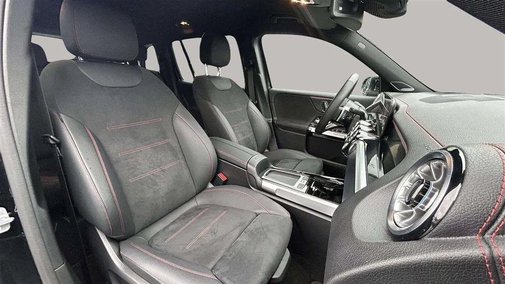Mercedes-Benz-EQB-image-22