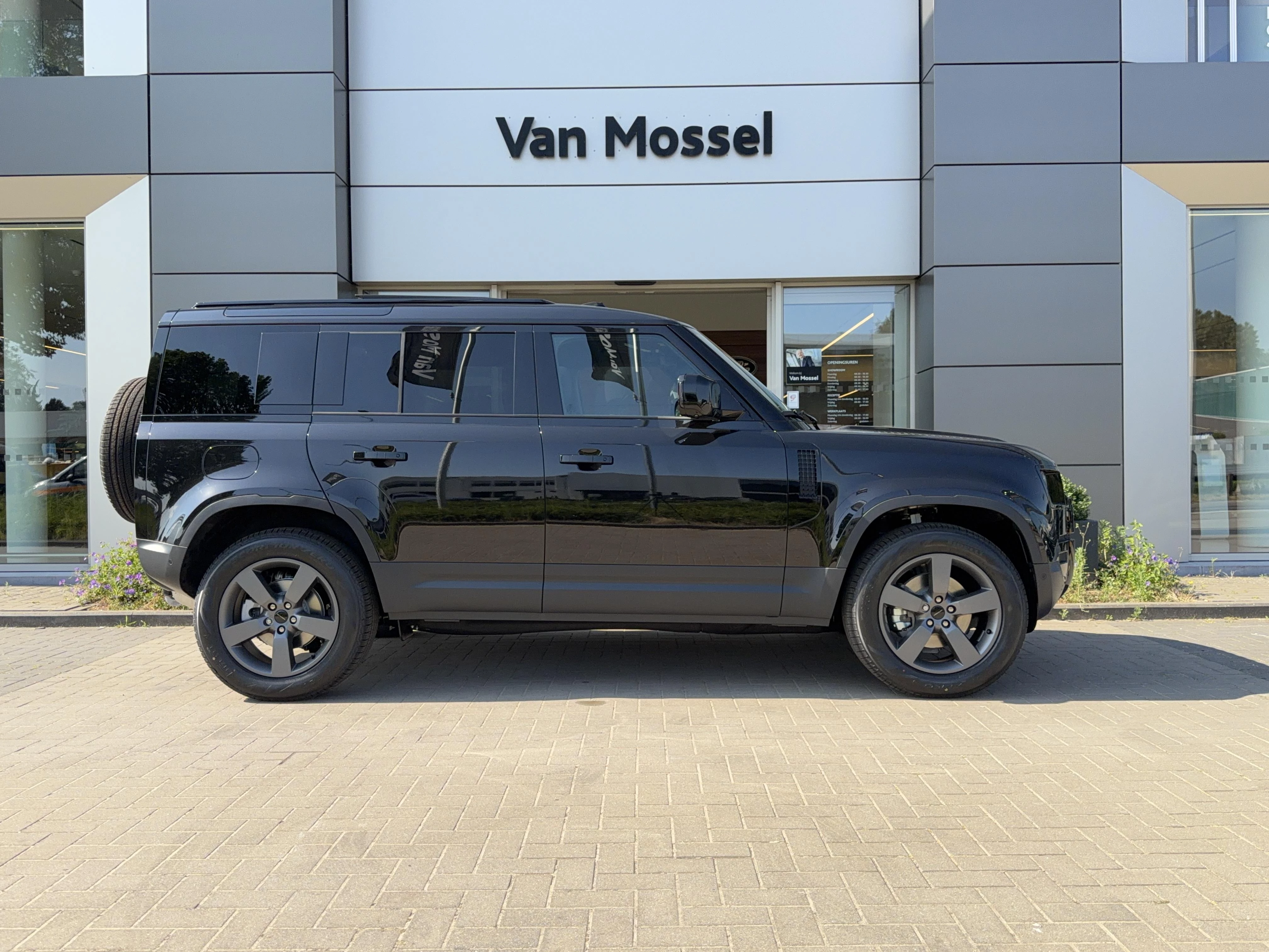 Land Rover Defender 110 D250 S edition AWD Auto. 26MY