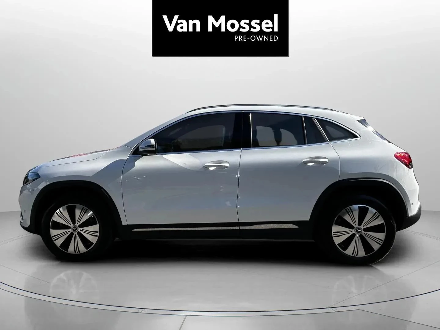 Mercedes-Benz-EQA-image-7