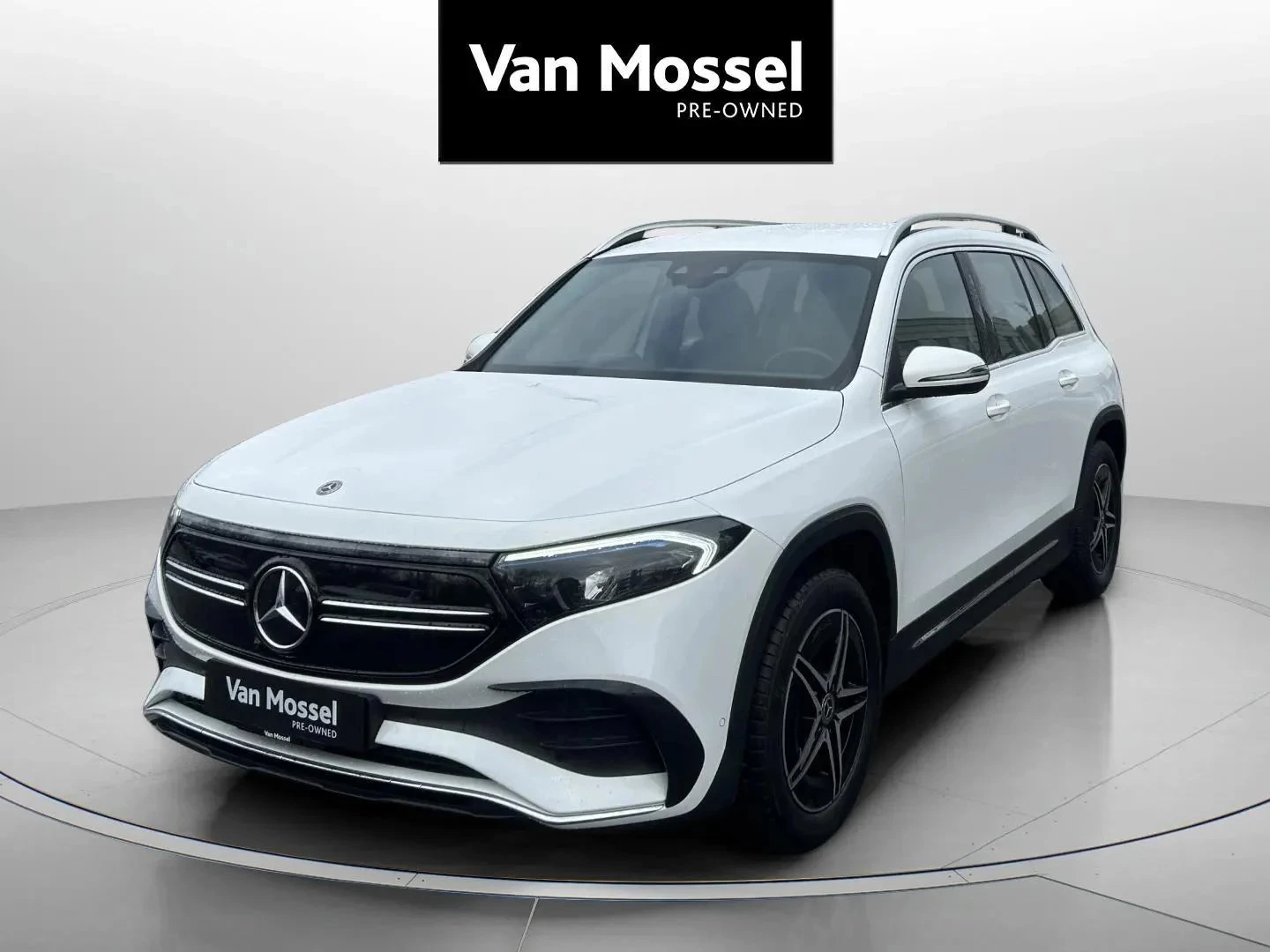 Mercedes-Benz-EQB-image-0