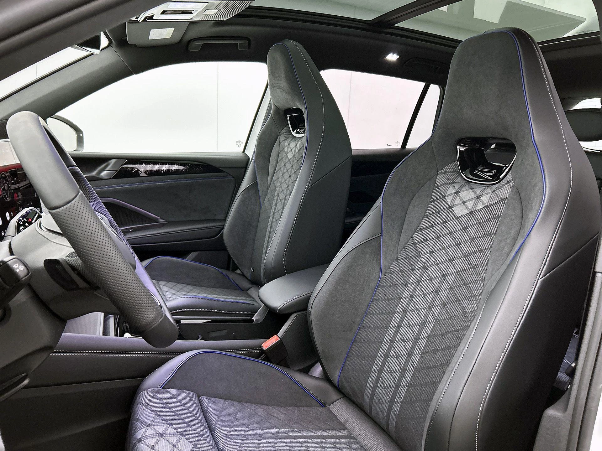 Volkswagen-Tiguan-image-33