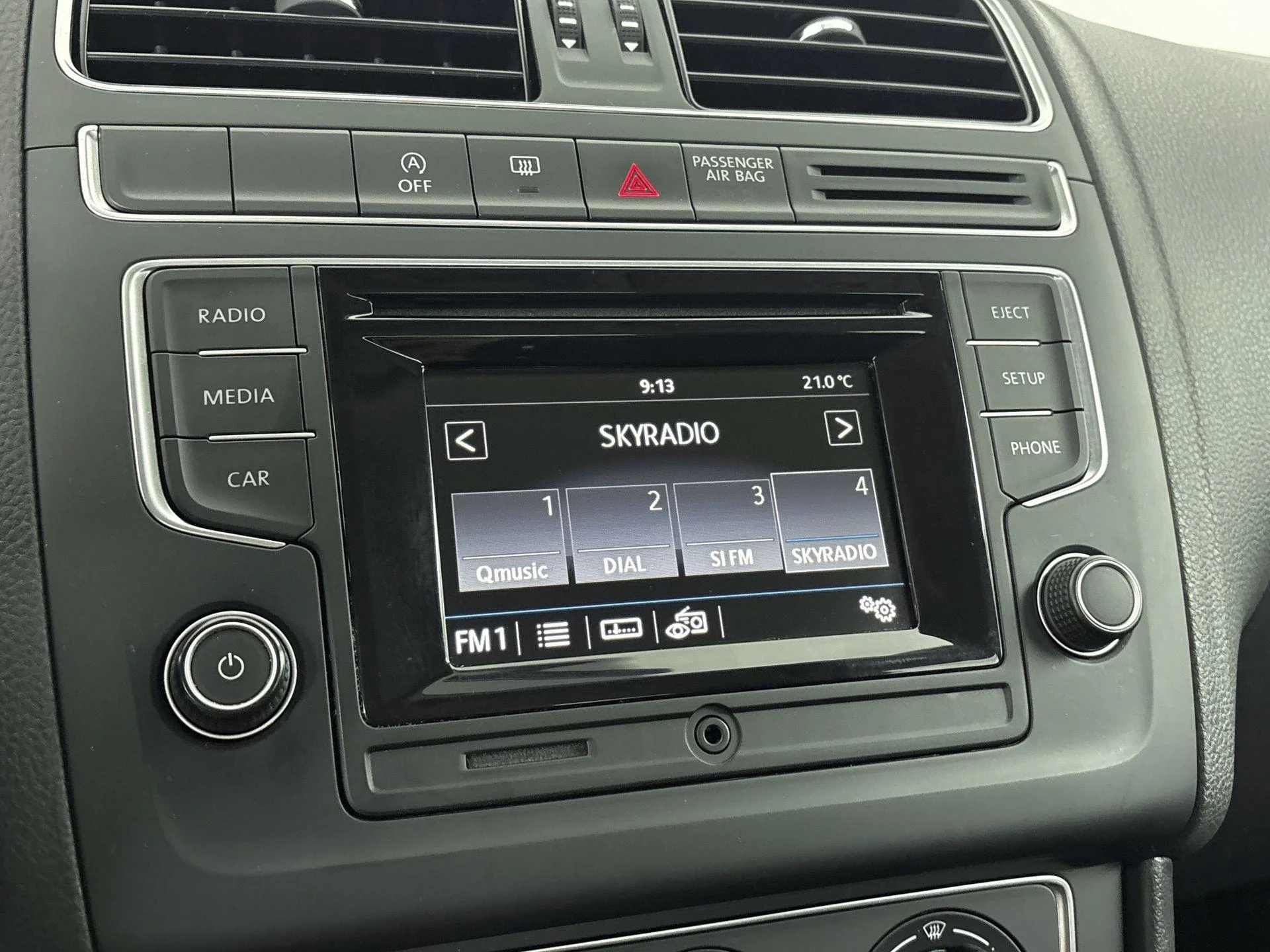 Volkswagen-Polo-image-5