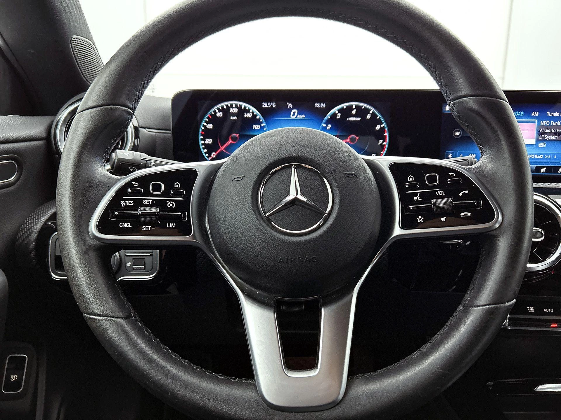 Mercedes-Benz-CLA-image-29