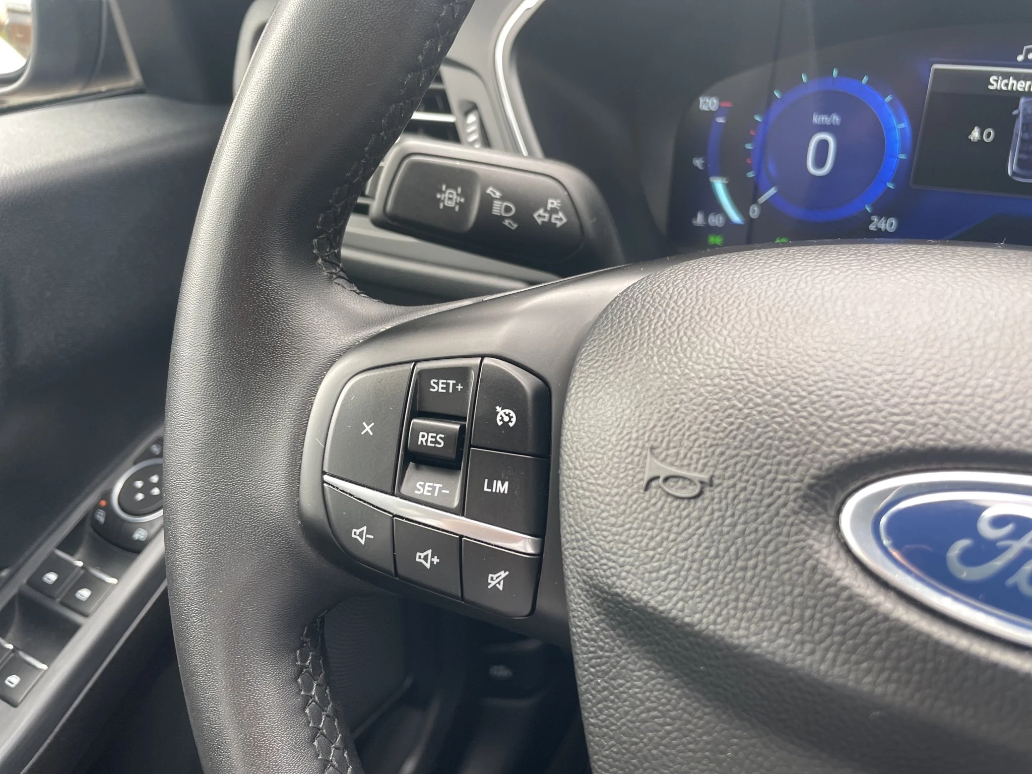 Ford Kuga Titanium NAVI | WINTER-PAKET | WINTERRÄDER