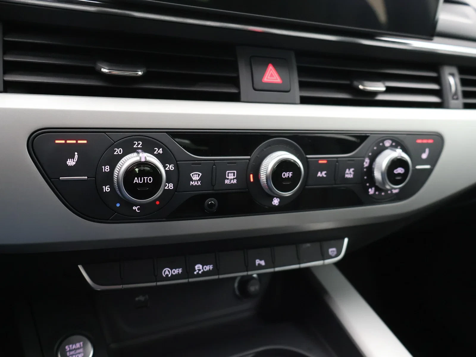 Audi A4 Avant Audi A4 Avant Business Edition Advanced 30TDI 136PK *AUTOMAAT*LEDER*CAMERA*PDC*CRUISE*VIRTUAL COCKPI