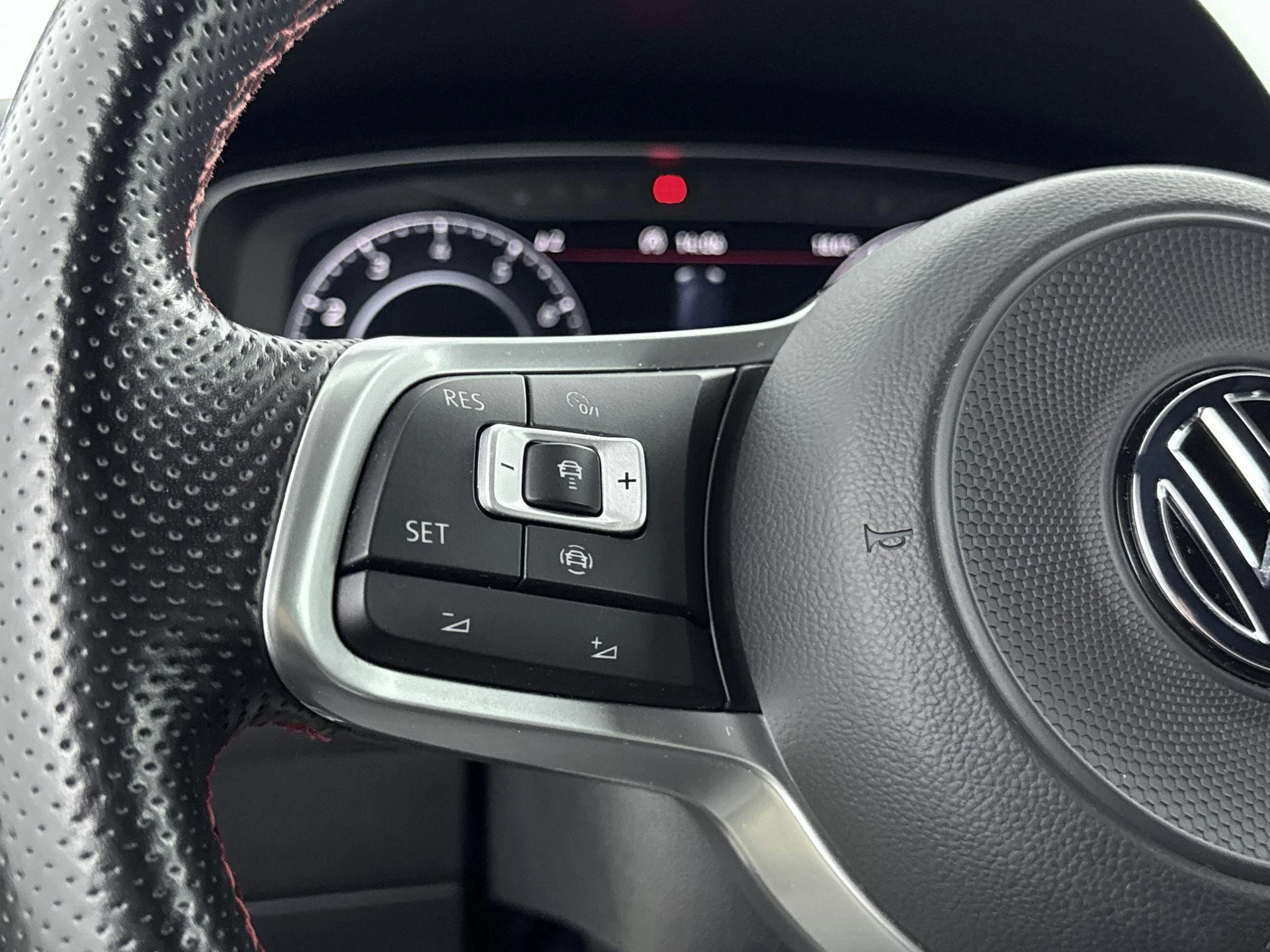 Volkswagen-Golf-image-5