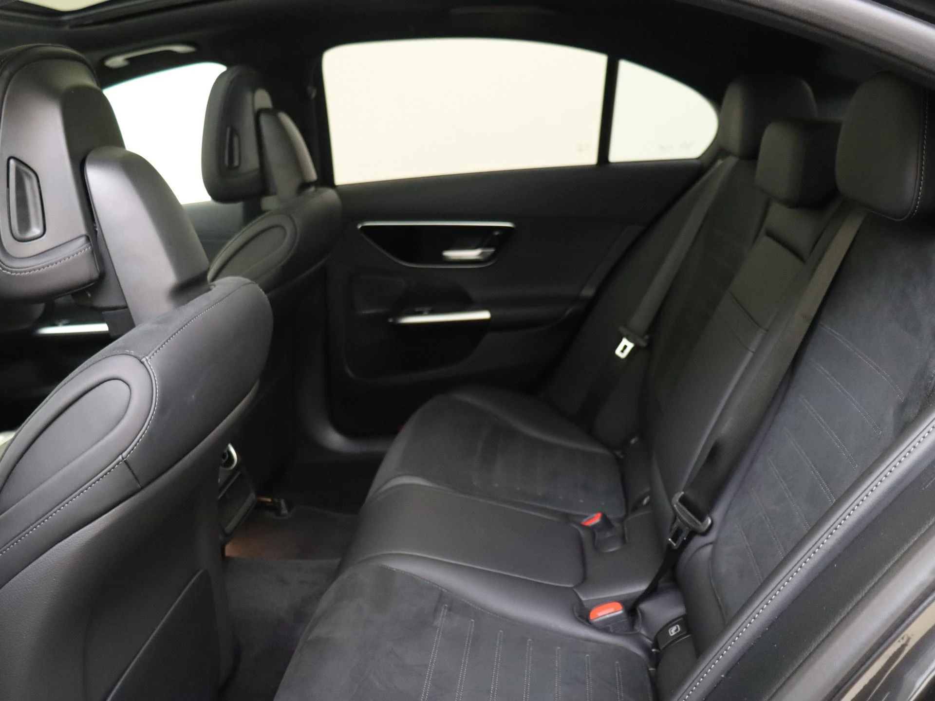 Mercedes-Benz-C-Klasse-image-15