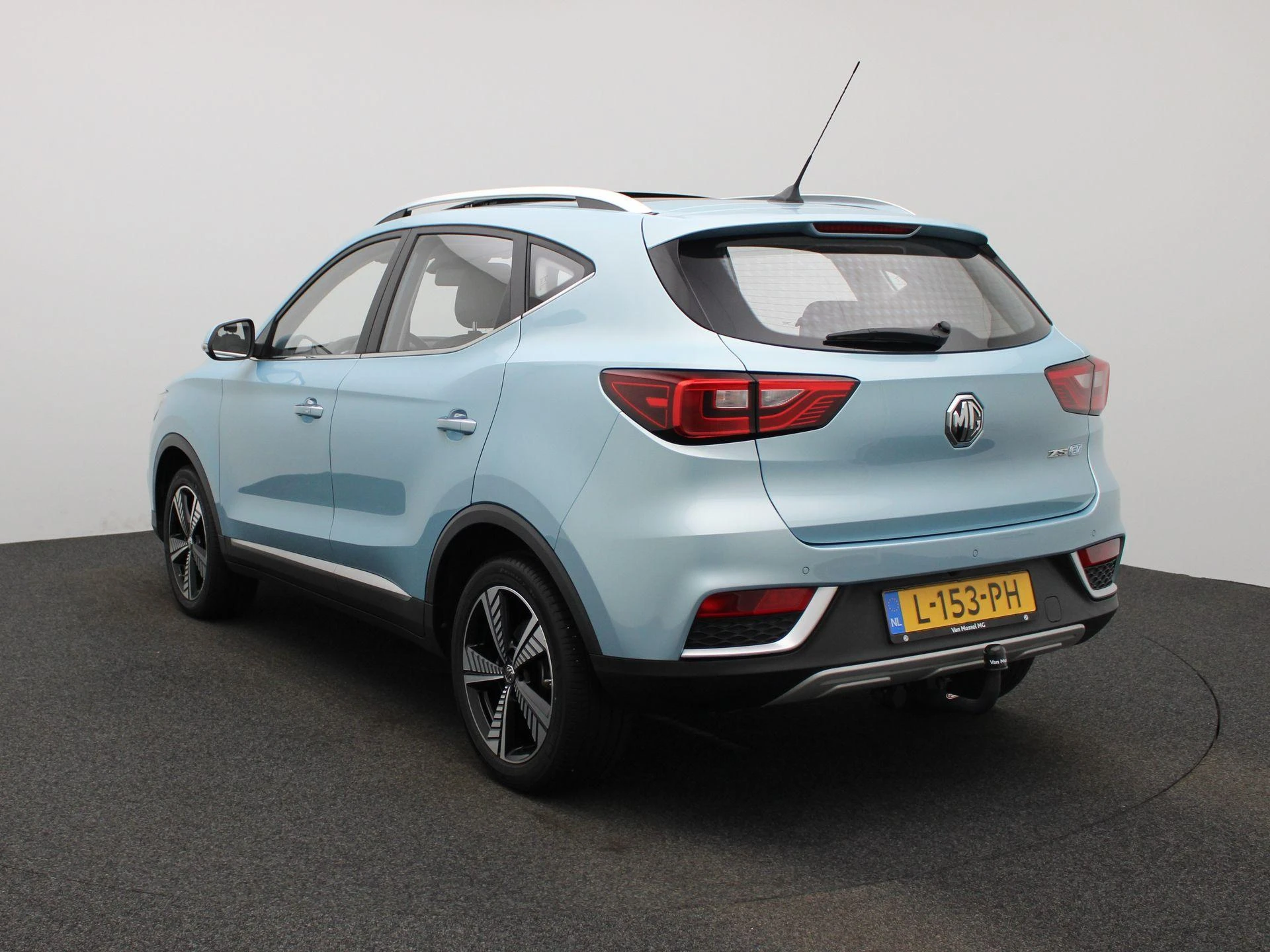 MG-ZS EV-image-1