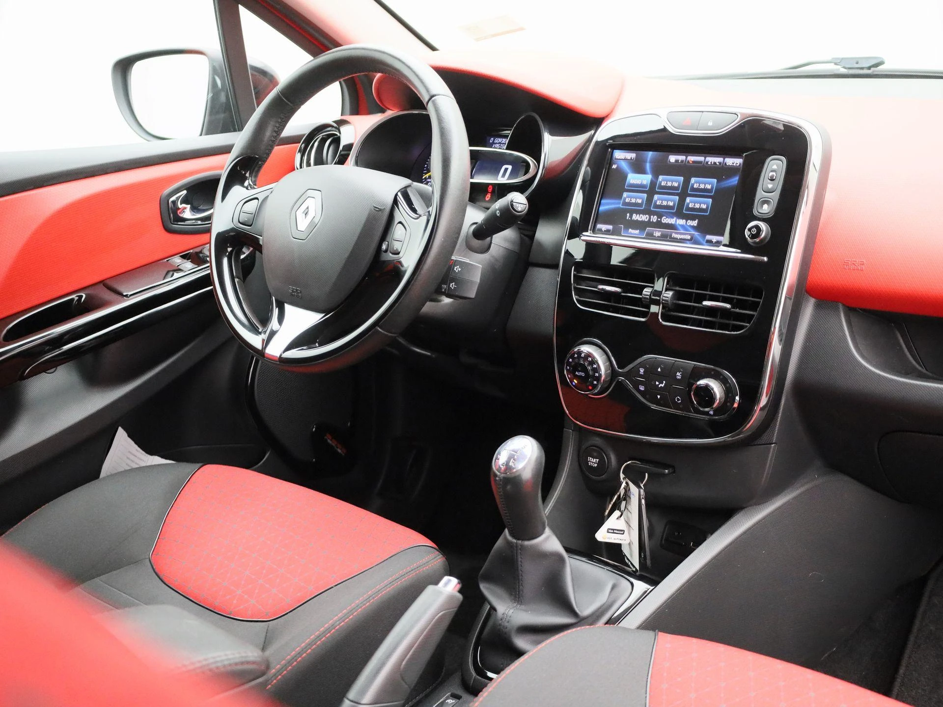 Renault-Clio-image-33