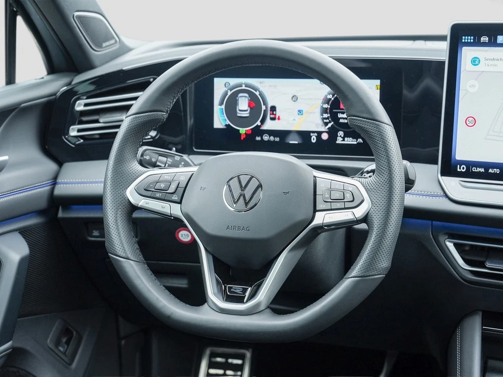 Volkswagen-Tiguan-image-11