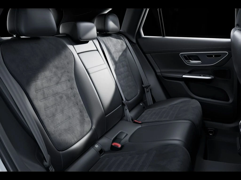 Mercedes-Benz-GLC 220 d-image-11