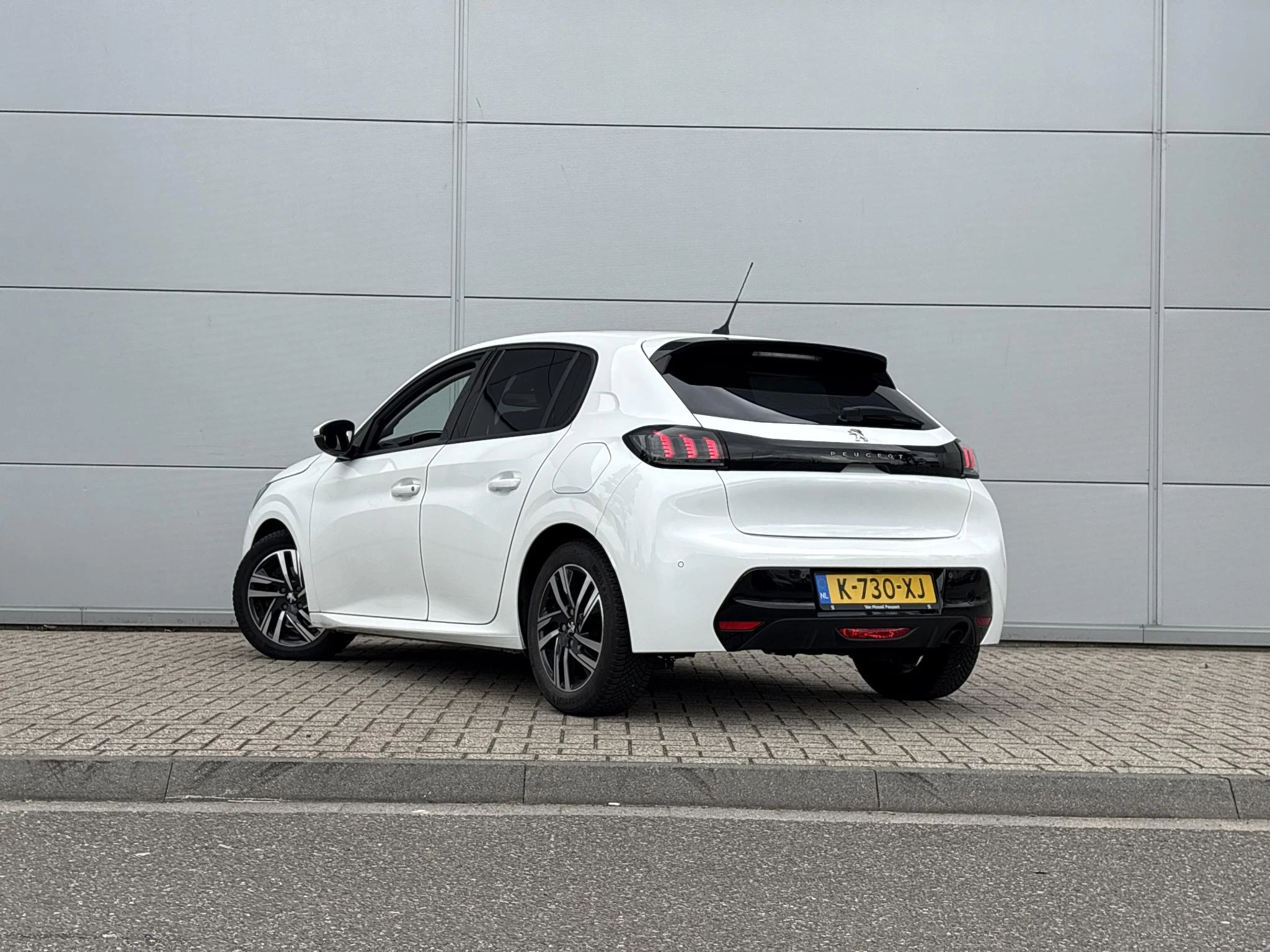Peugeot 208 1.2 PureTech Blue Lease Allure