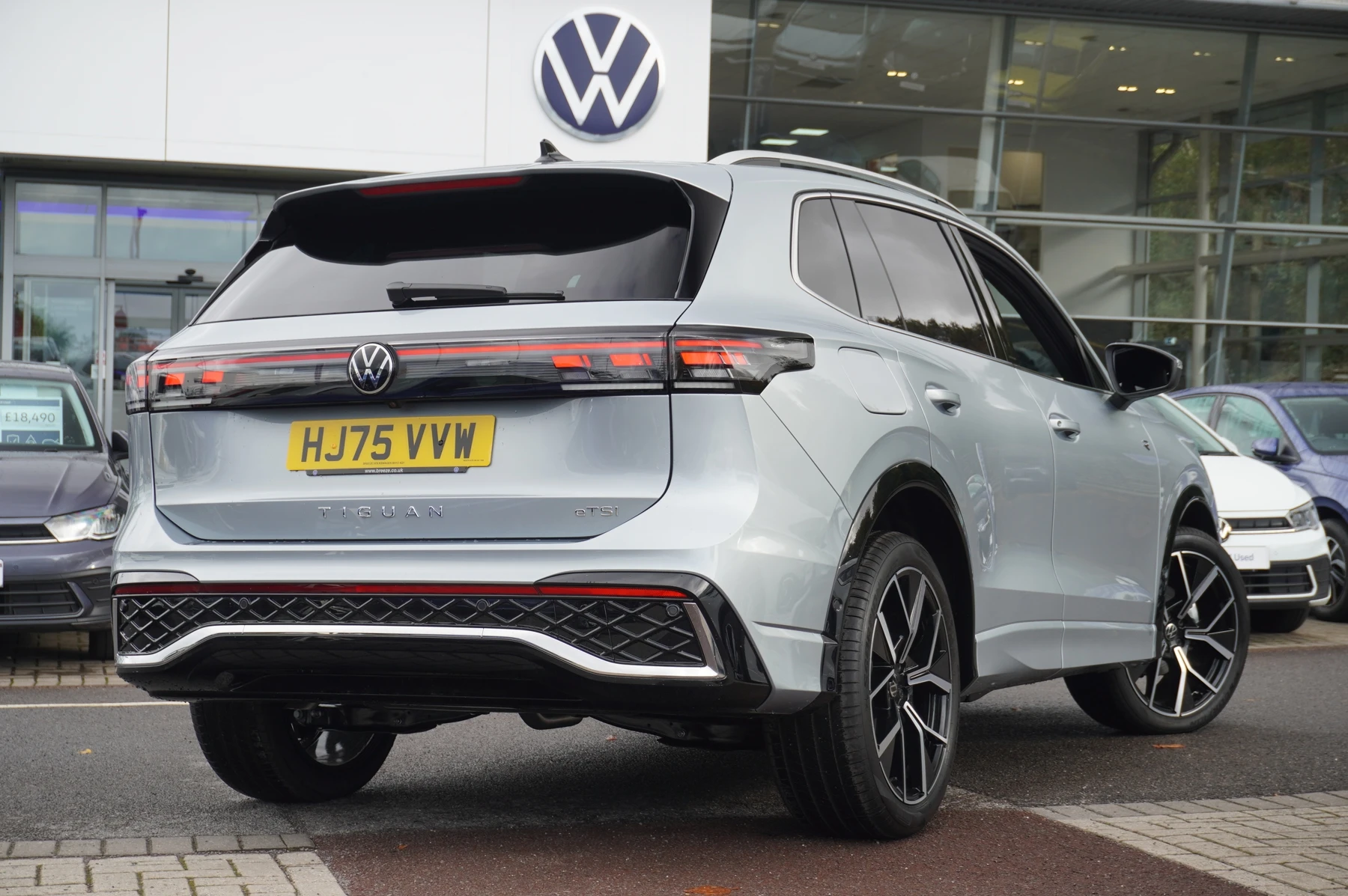 Volkswagen-Tiguan-image-13