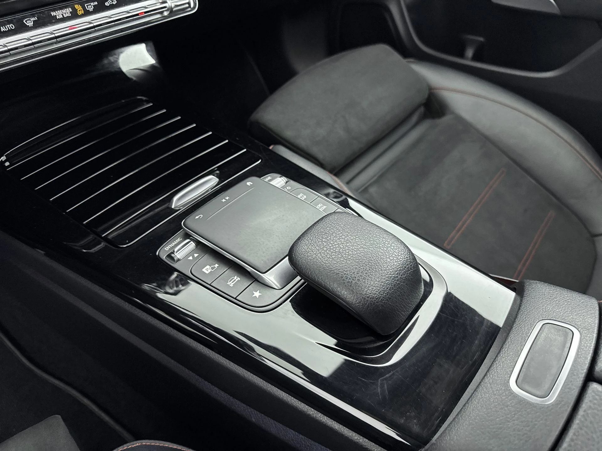 Mercedes-Benz-CLA-image-20
