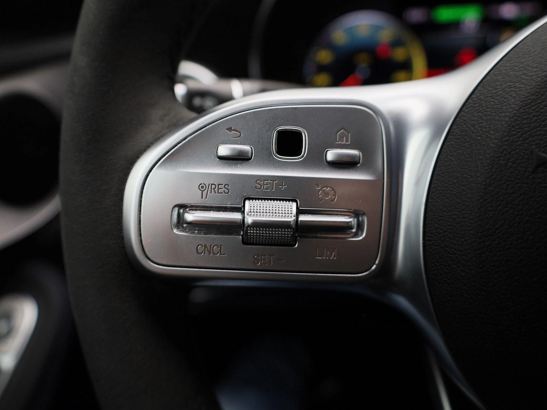 Mercedes-Benz-C-Klasse-image-19