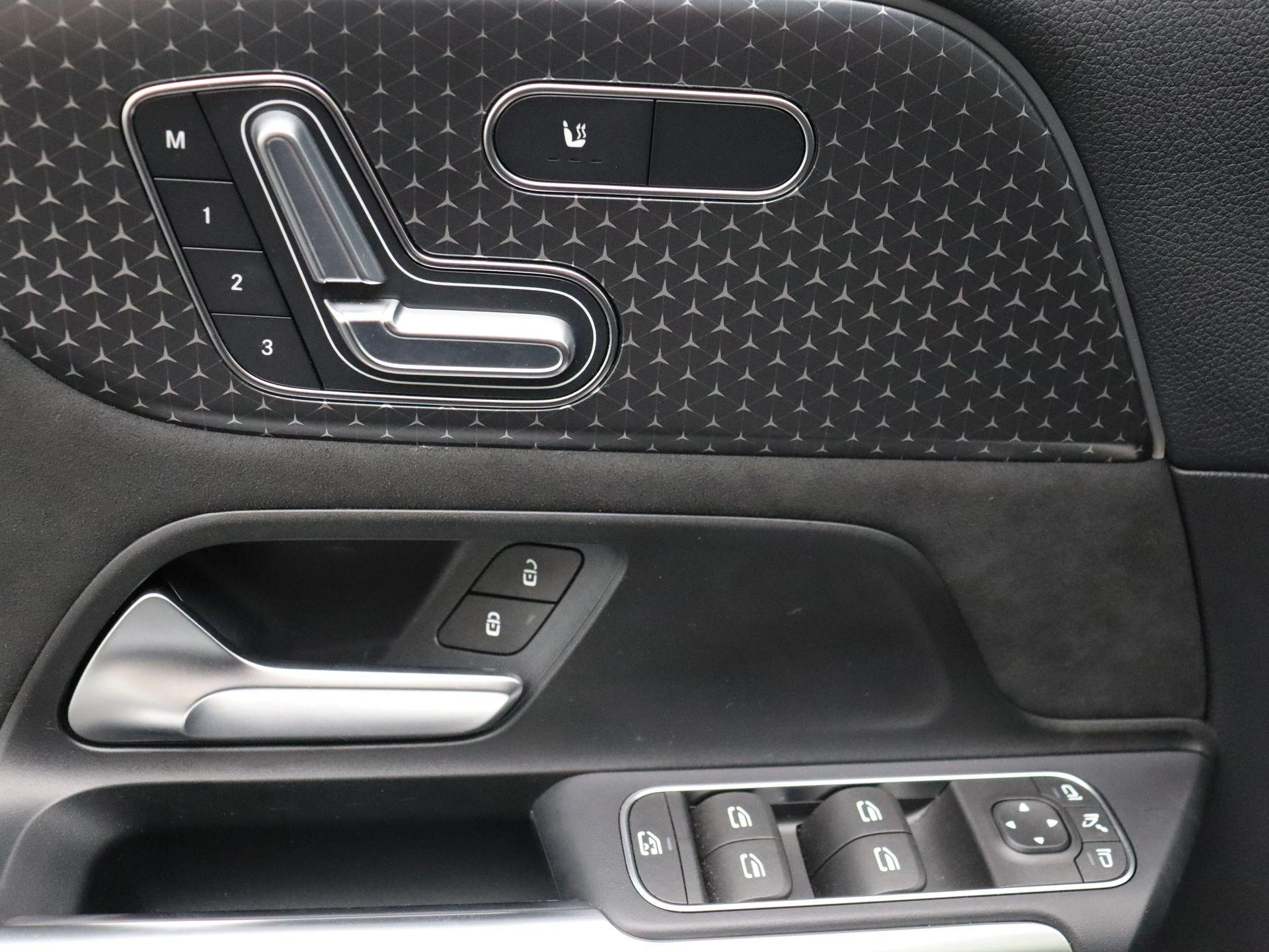 Mercedes-Benz-EQA-image-7
