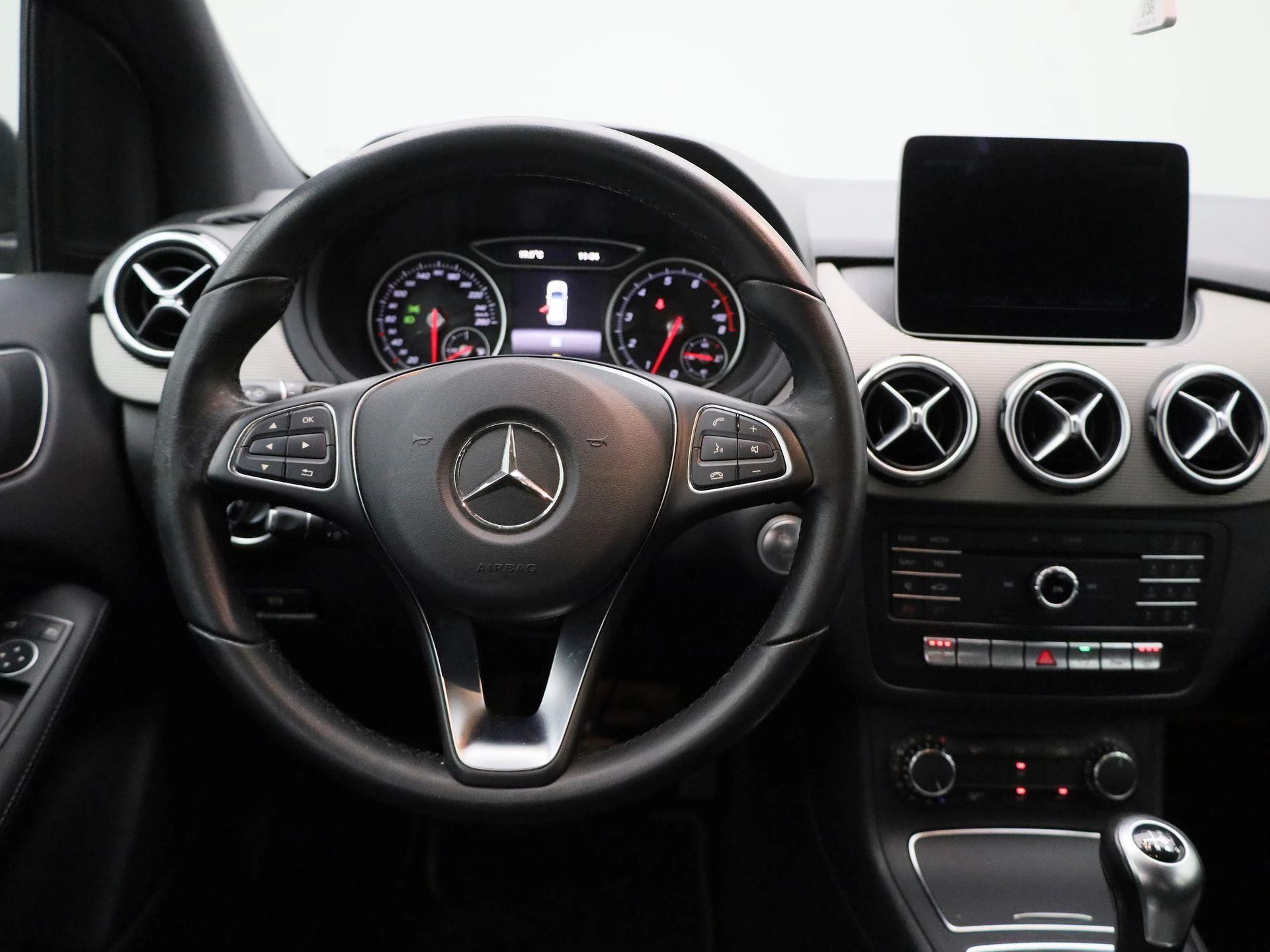 Mercedes-Benz-B-Klasse-image-6