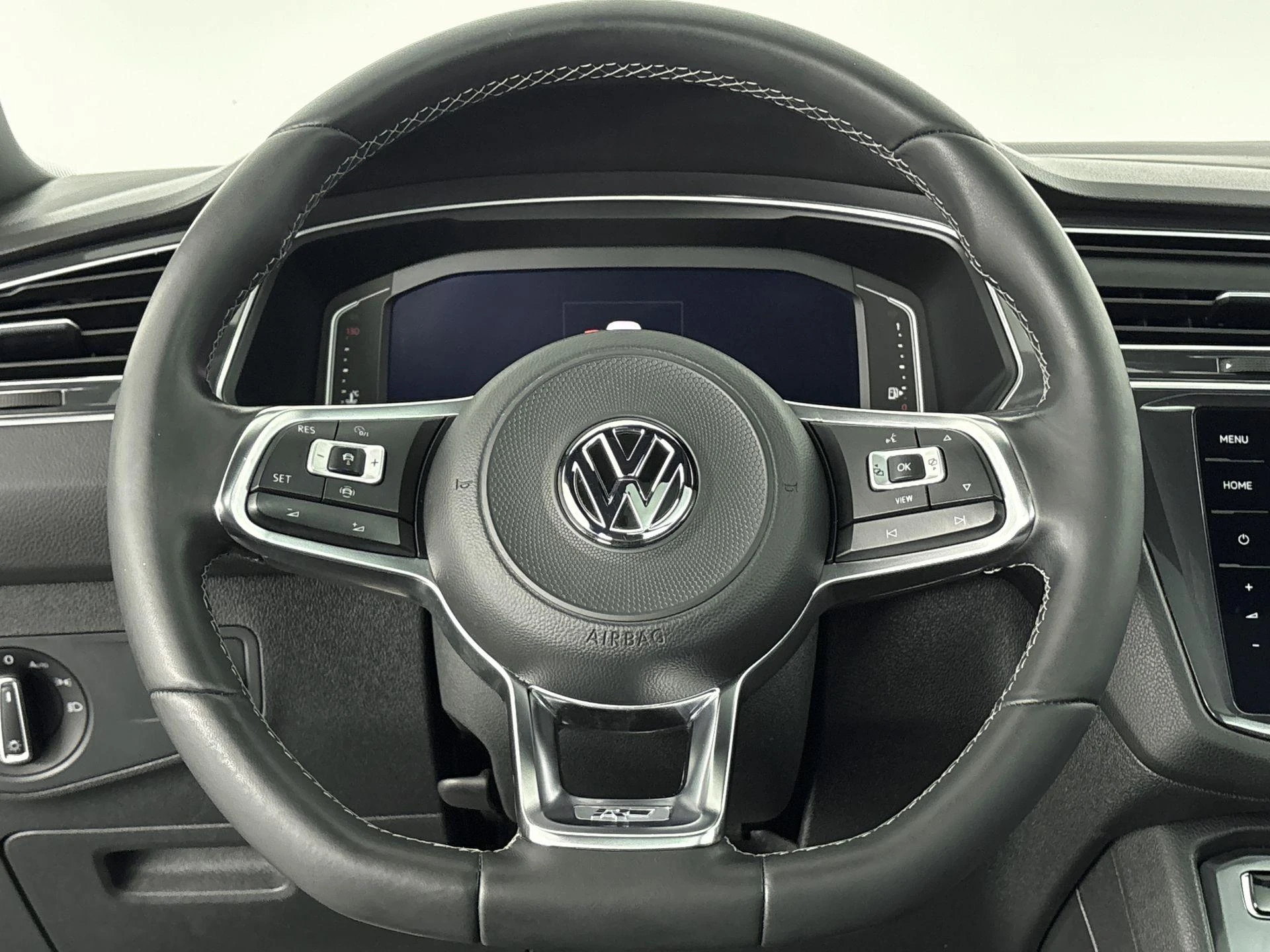 Volkswagen-Tiguan-image-22