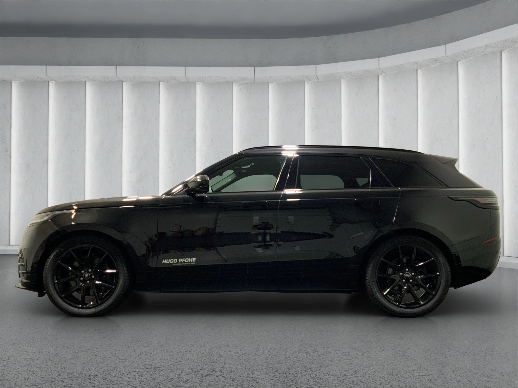Land Rover-Range Rover Velar-image-4