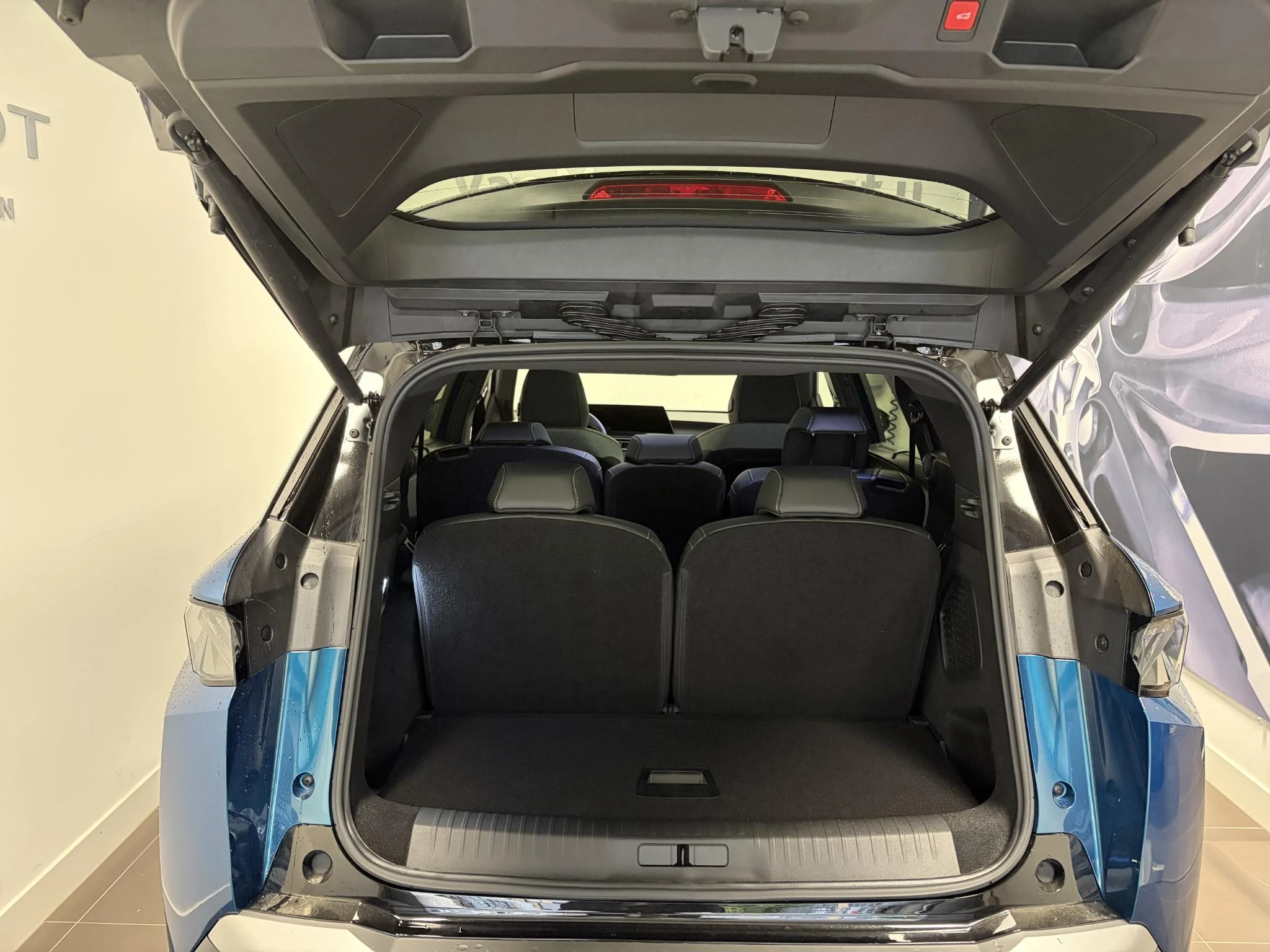 Peugeot-e-5008-image-5