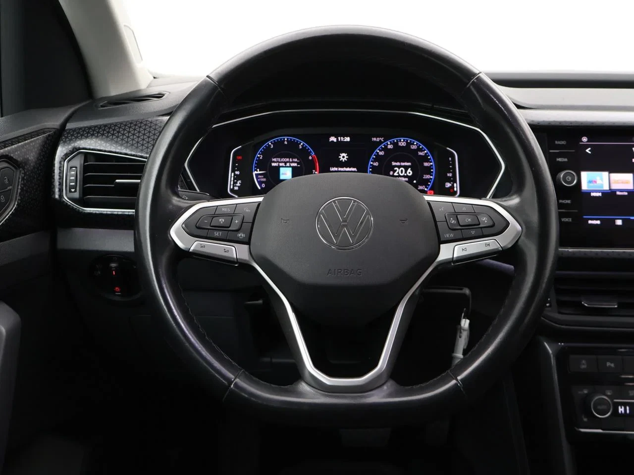 Volkswagen-T-Cross-image-10