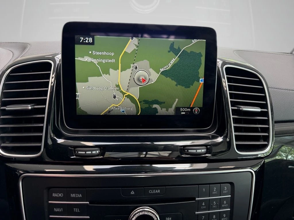 Mercedes-Benz-GLS 350 d-image-6