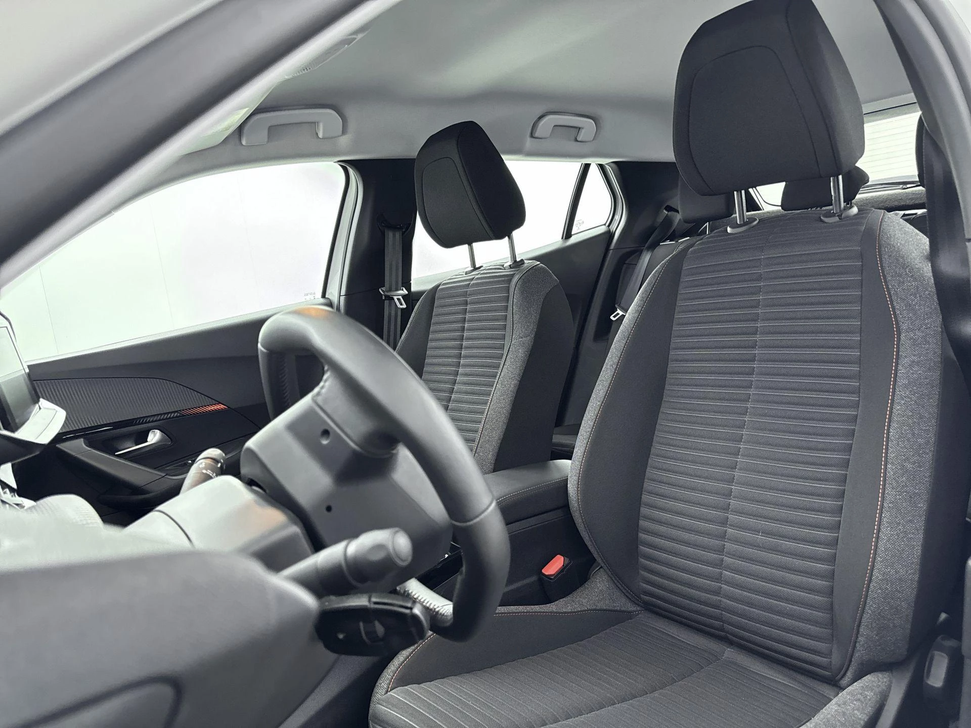 Peugeot-e-2008-image-16