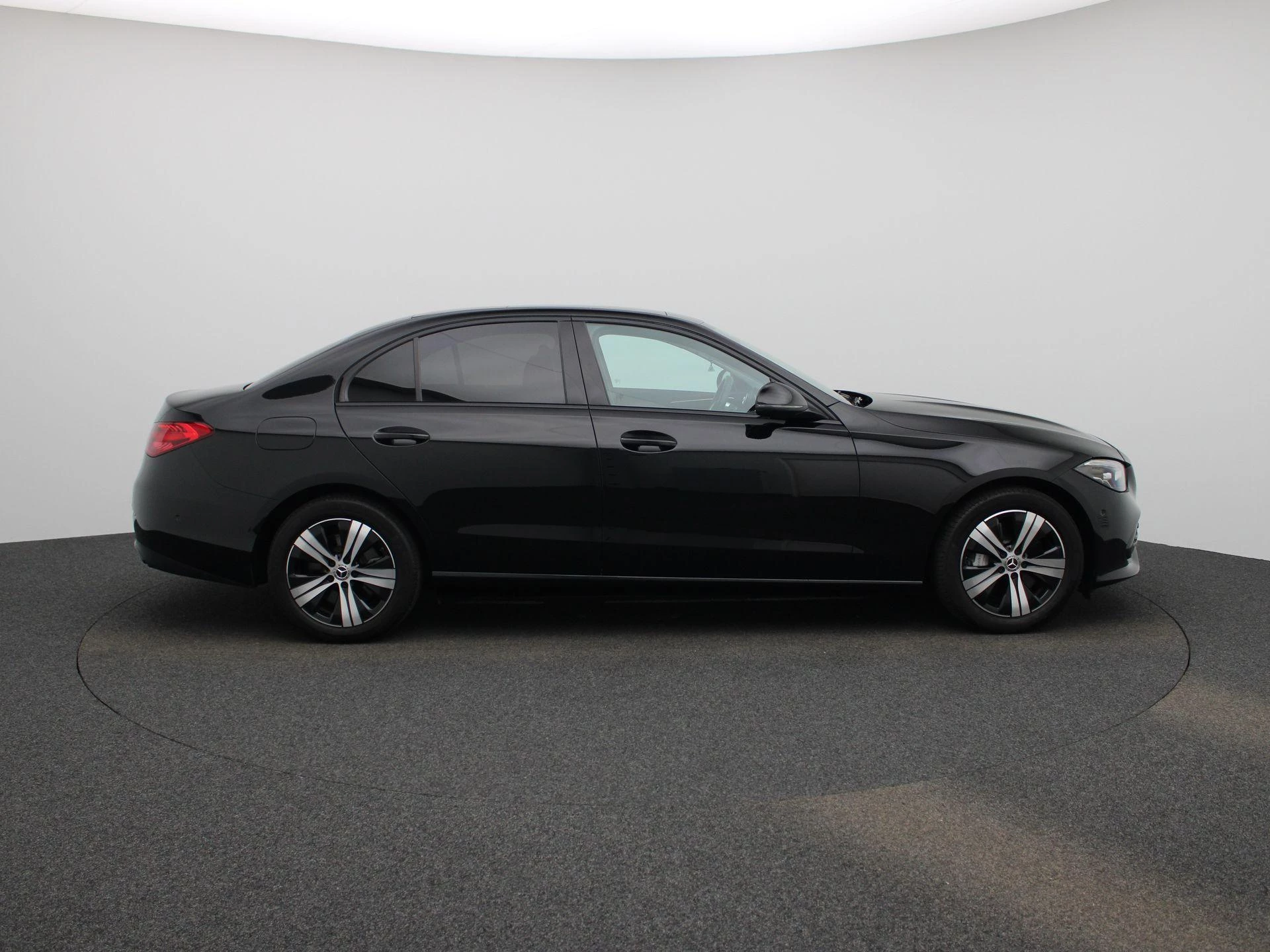 Mercedes-Benz-C-Klasse-image-5