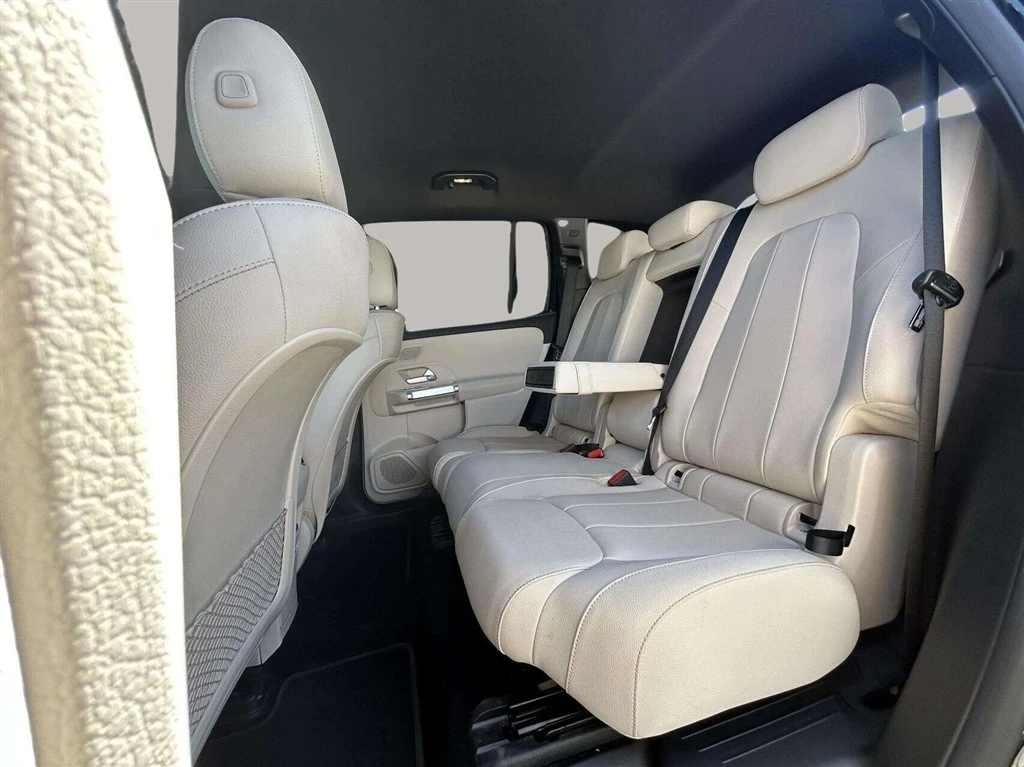 Mercedes-Benz-EQB-image-21