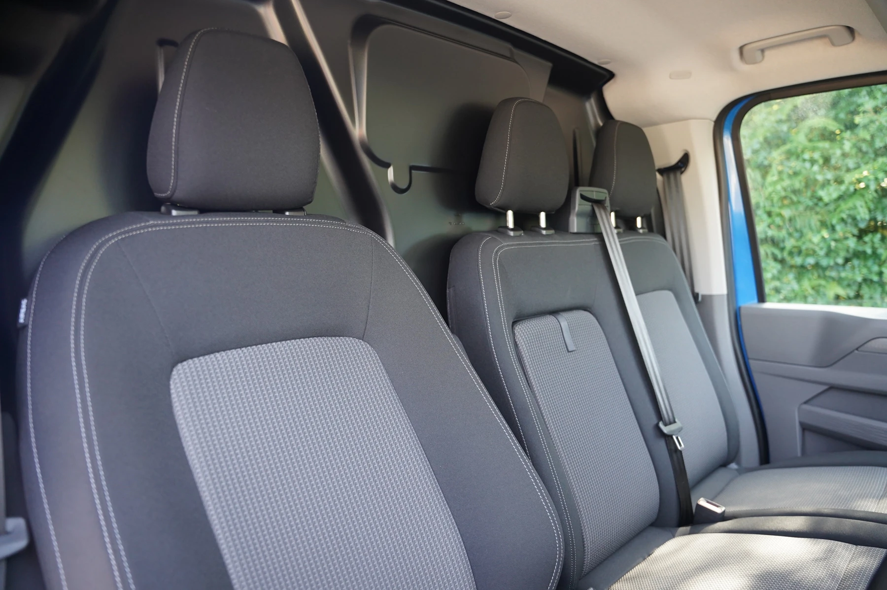 Volkswagen-Transporter-image-18