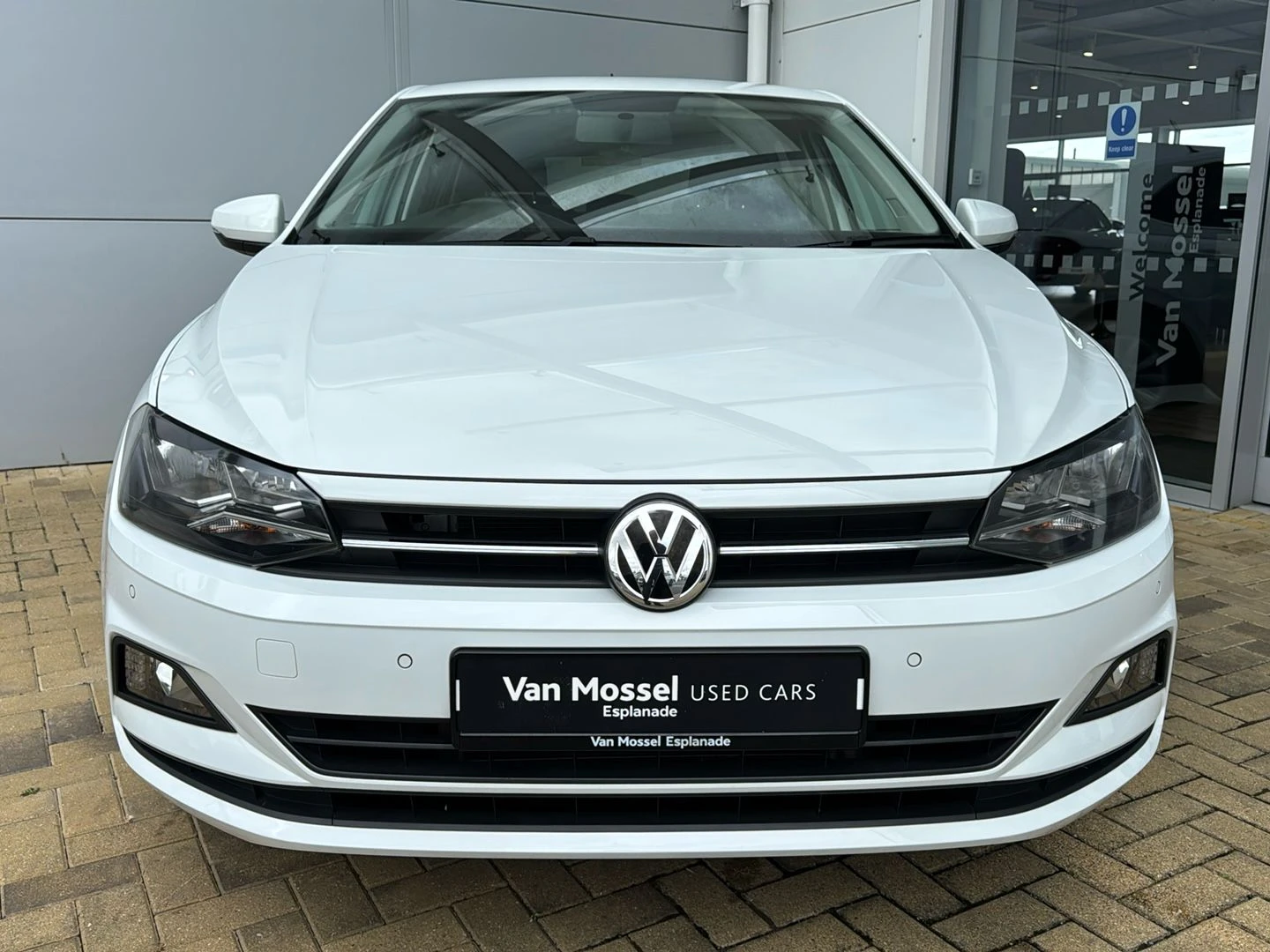 Volkswagen-Polo-image-4