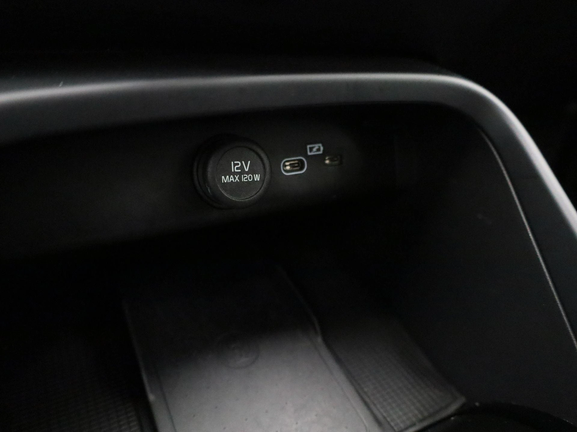 Volvo-EX40-image-20
