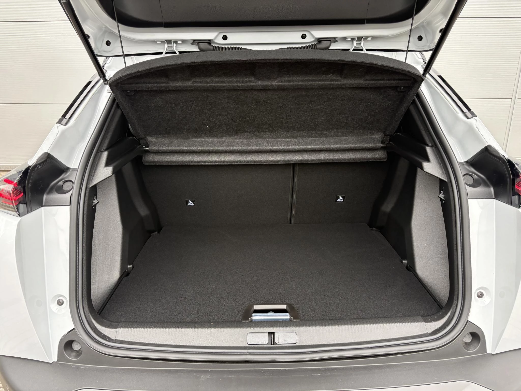 Peugeot 2008 1.2 Hybrid 145 GT