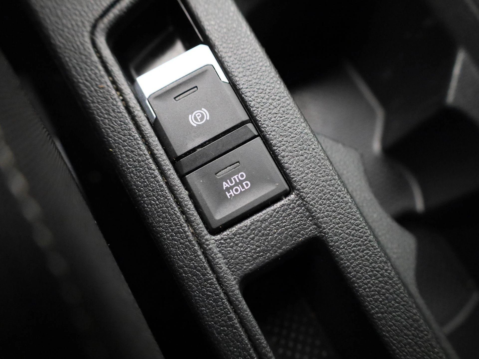 Volkswagen-T-Roc-image-29