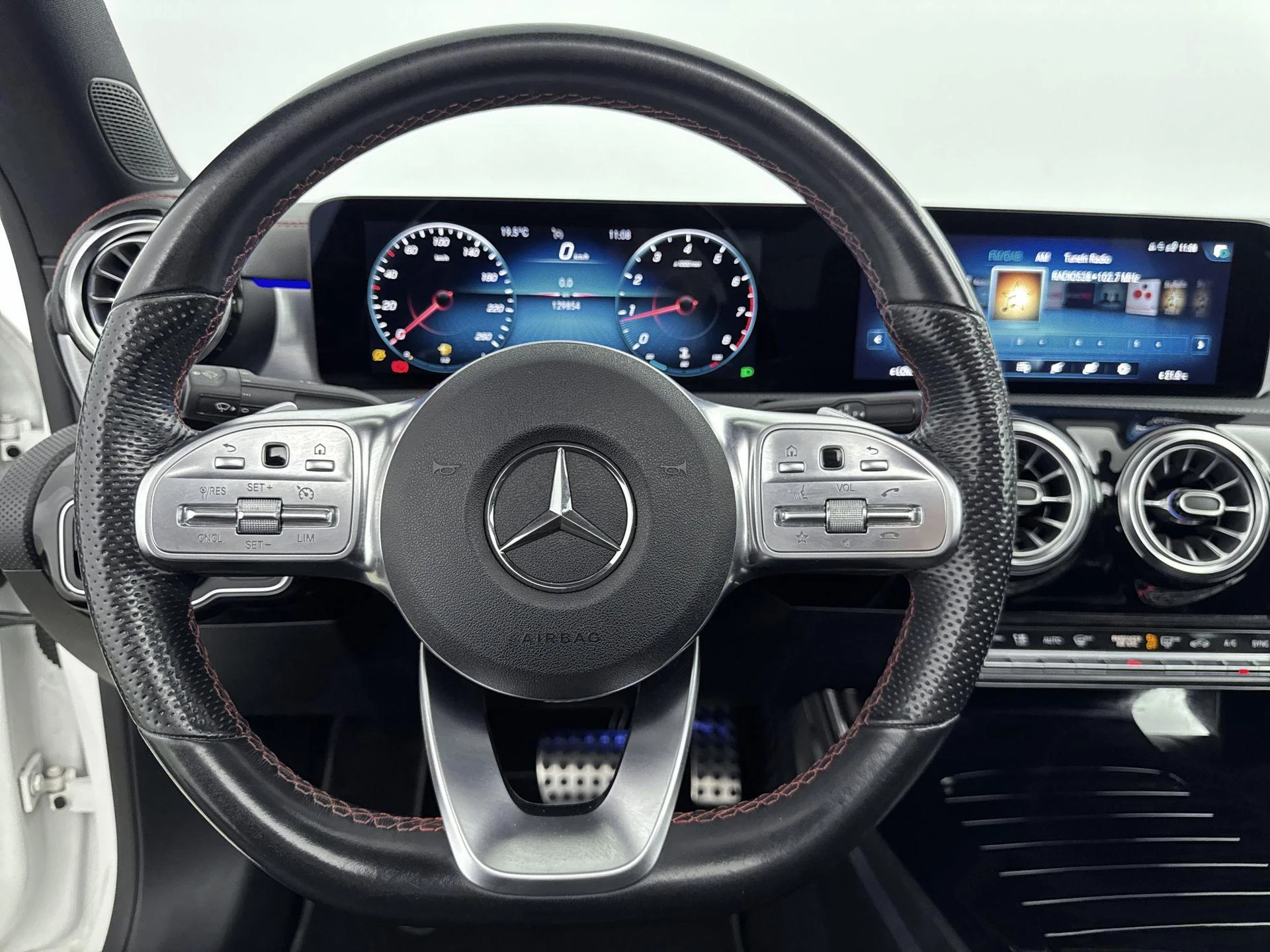 Mercedes-Benz-CLA-image-26