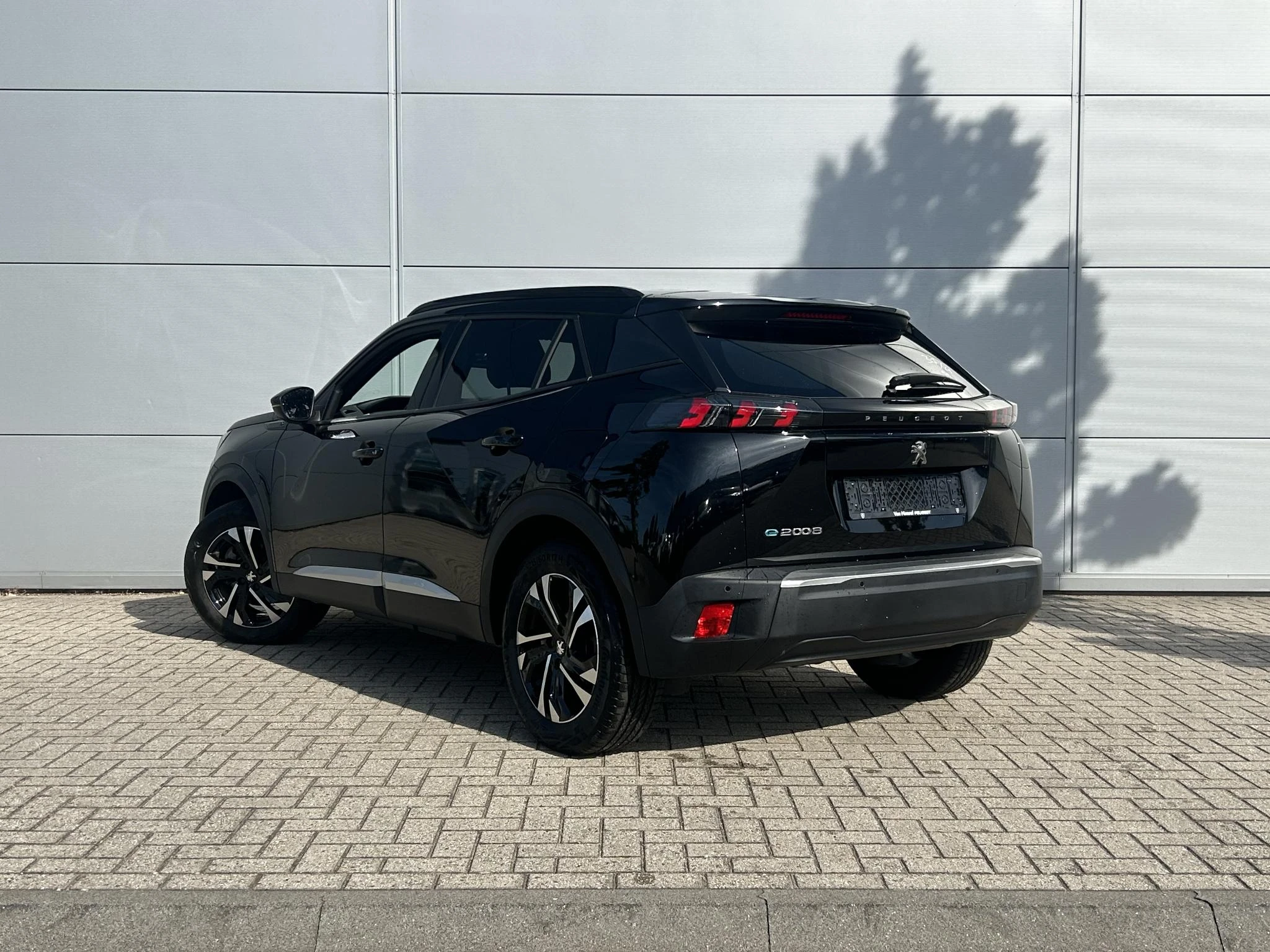 Peugeot-e-2008-image-6