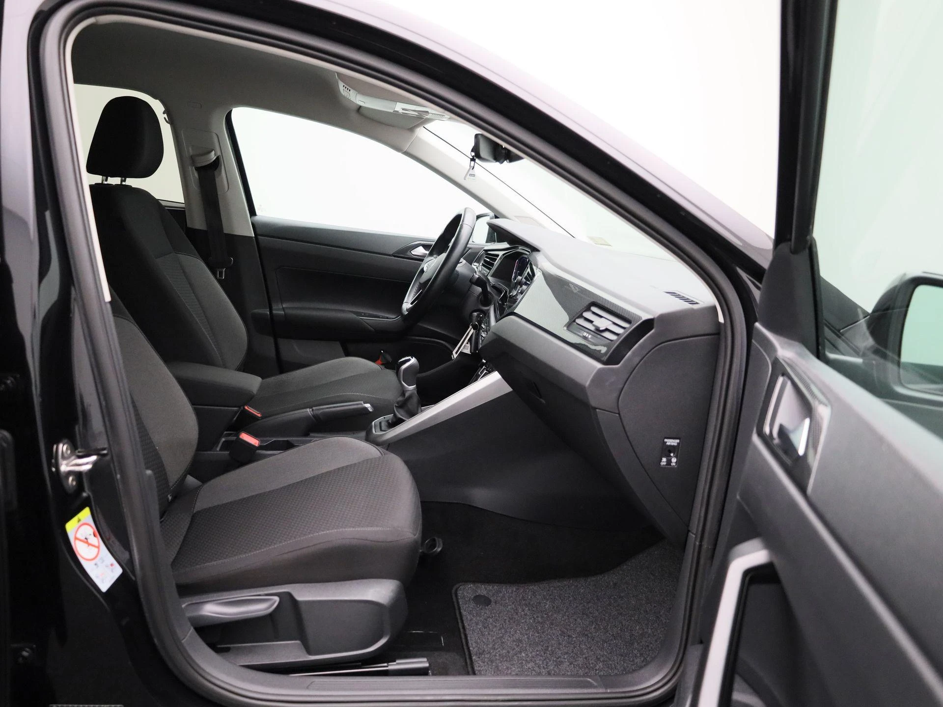 Volkswagen-Polo-image-30