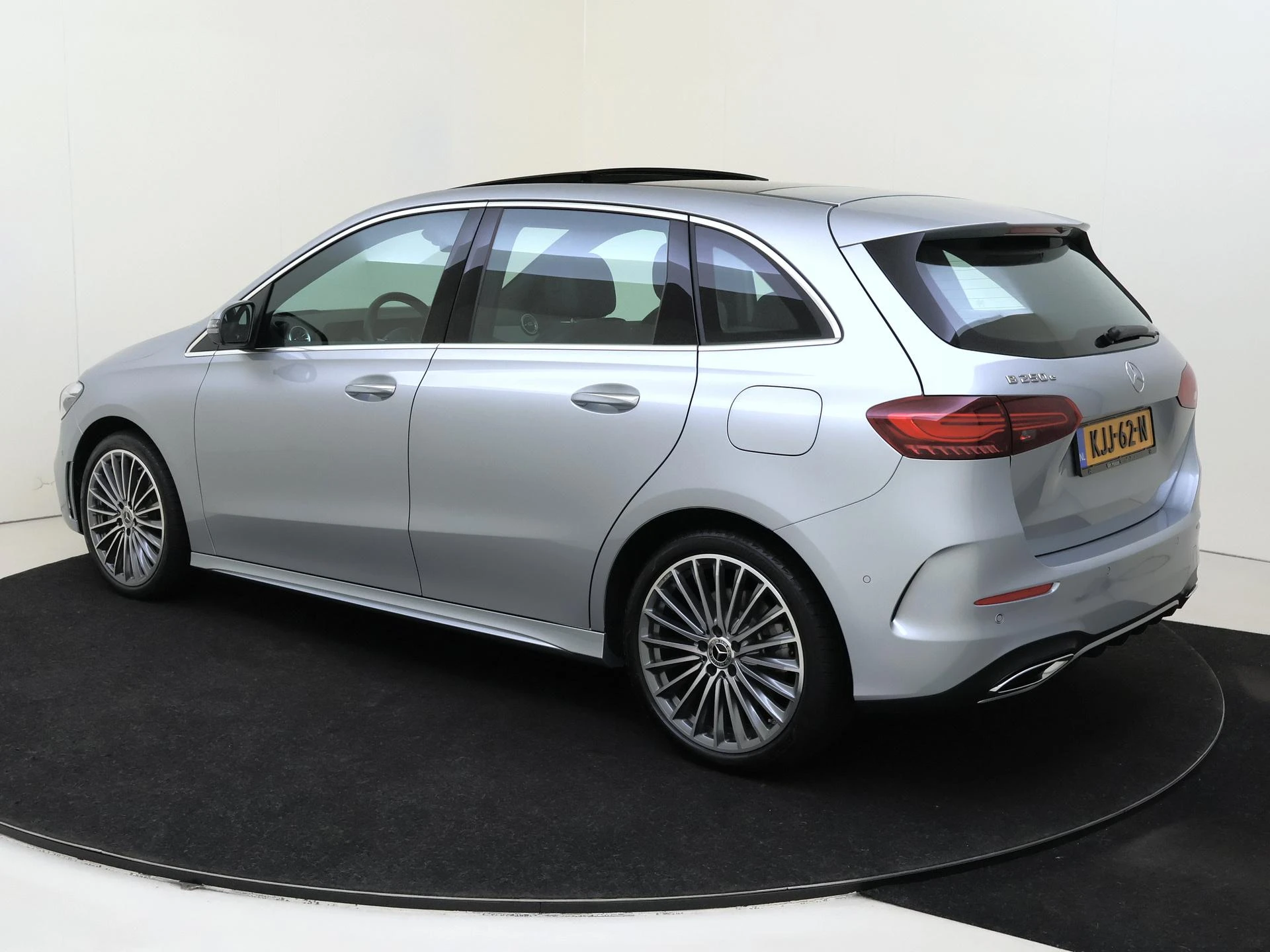 Mercedes-Benz-B-Klasse-image-2