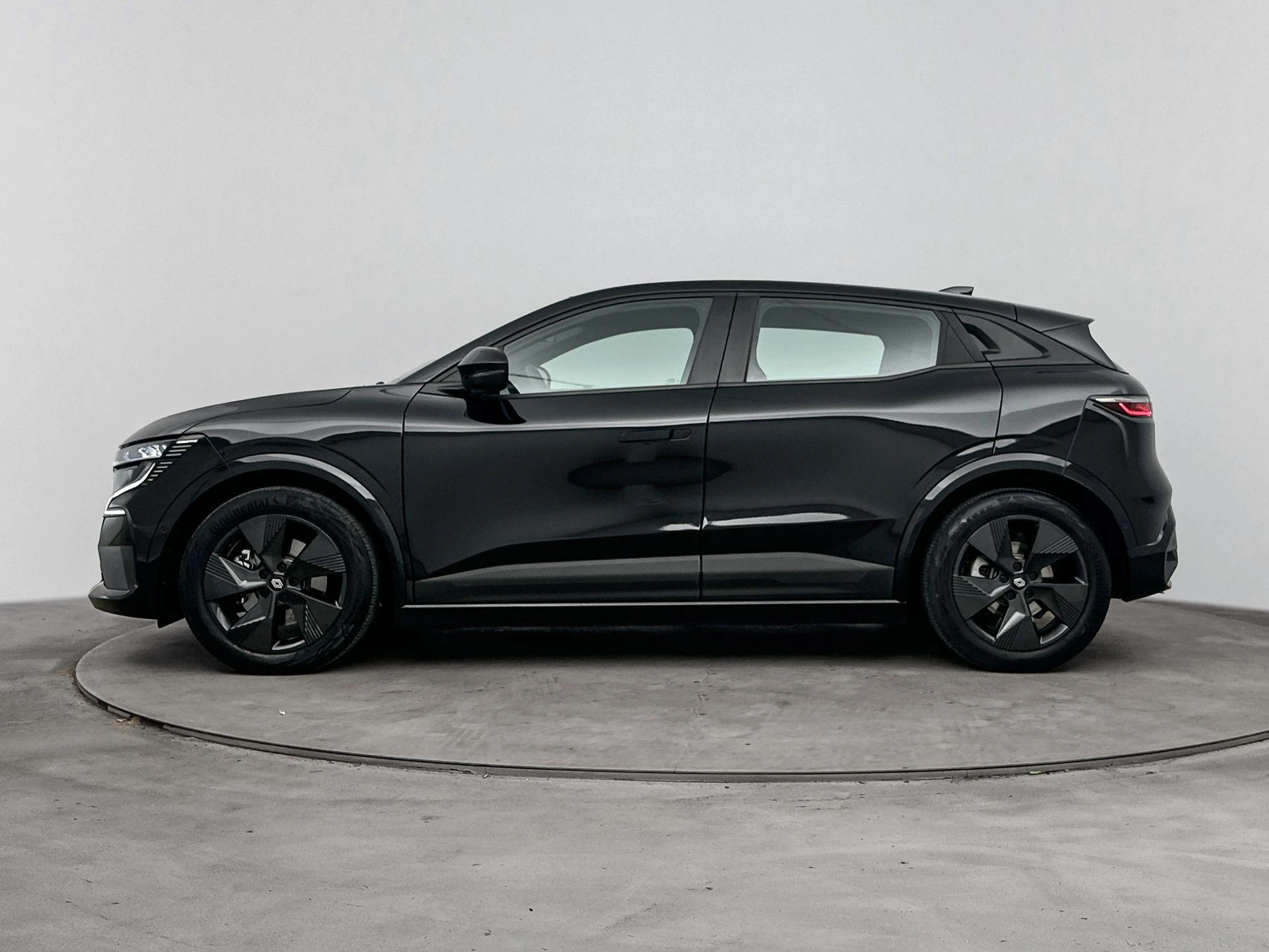 Renault-Megane E-Tech-image-1