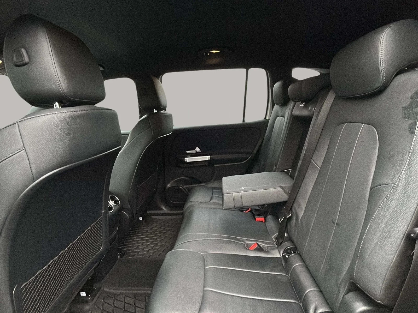 Mercedes-Benz-EQB-image-13