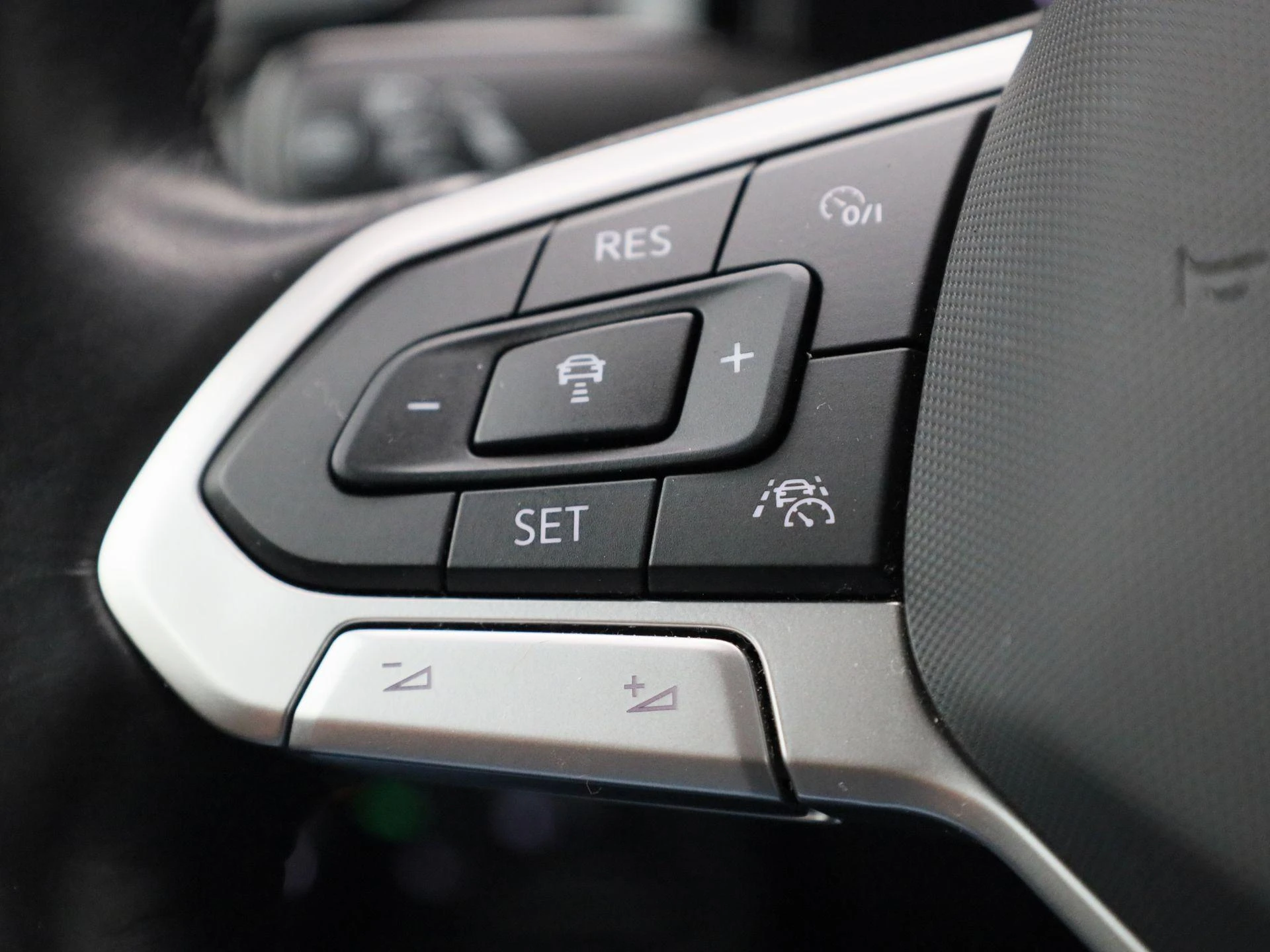Volkswagen-Polo-image-18