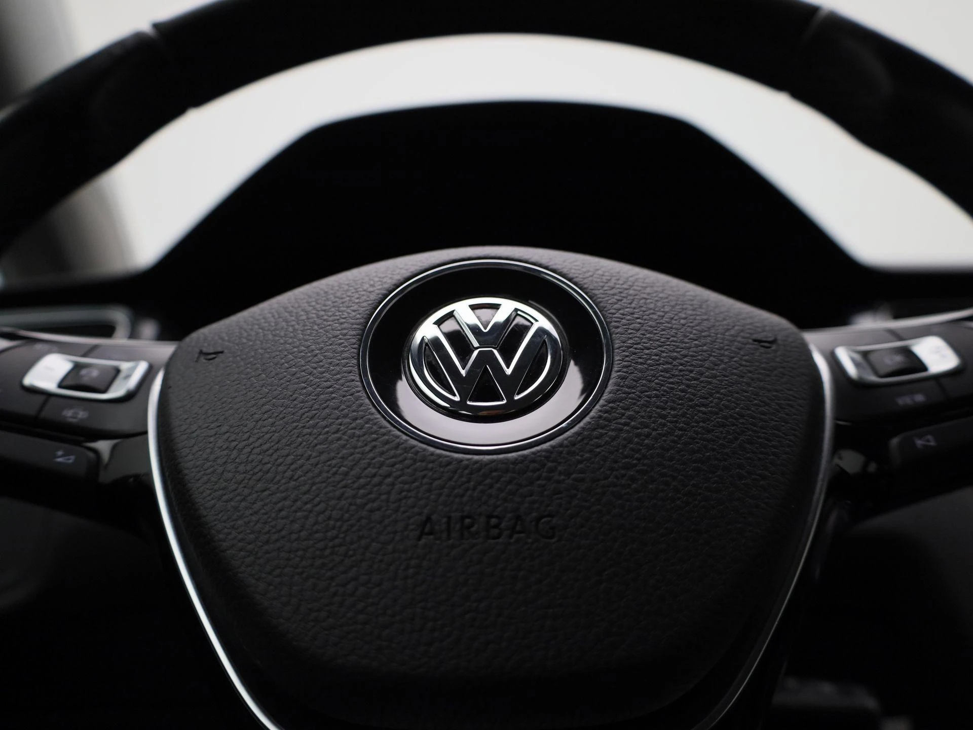 Volkswagen-Golf-image-25